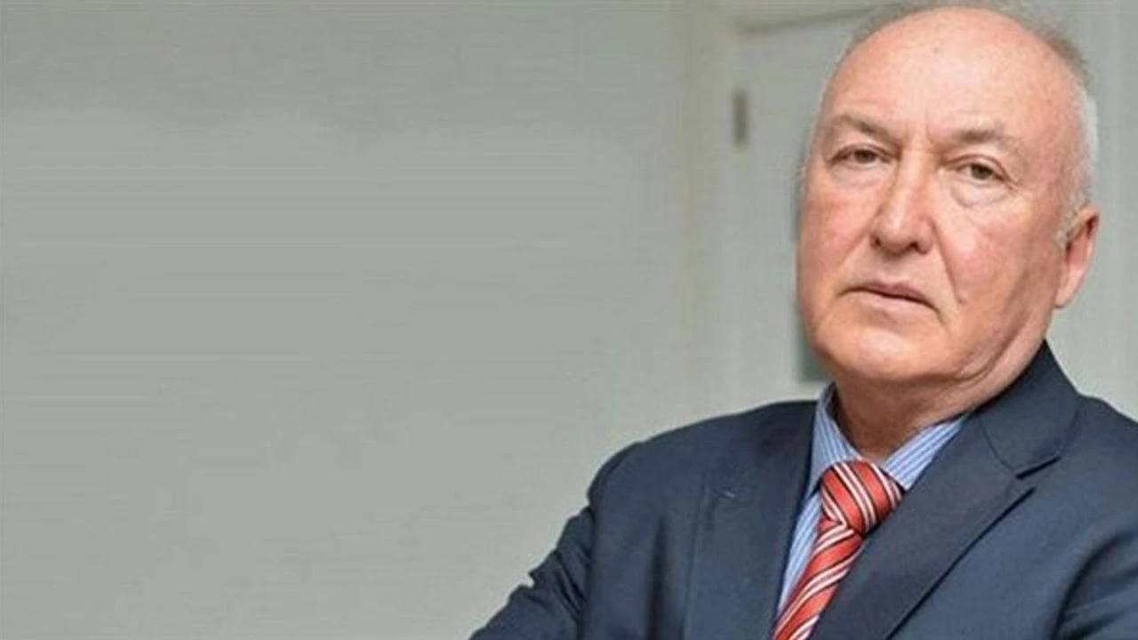Övgün Ahmet Ercan (2)