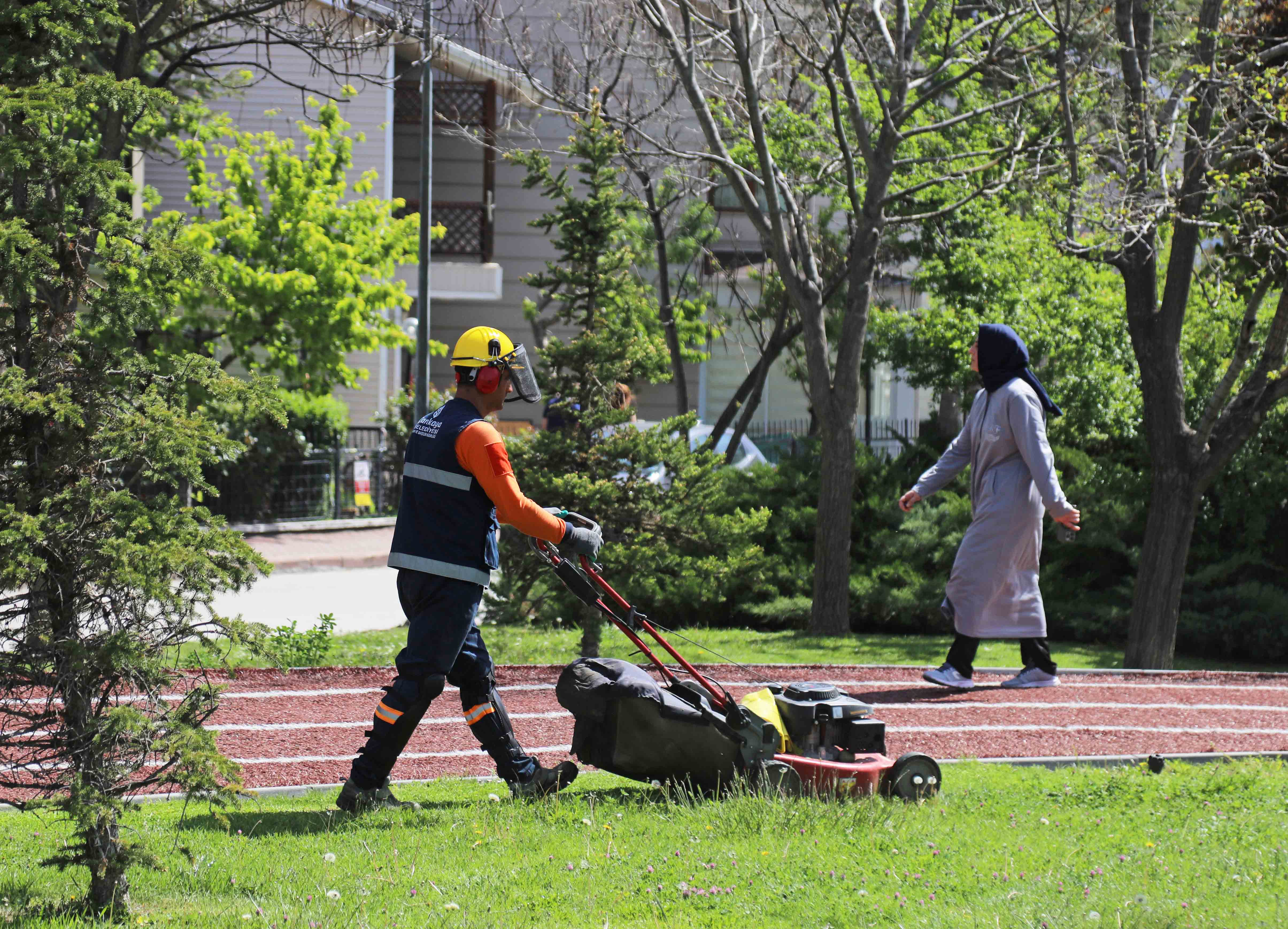 Park Bahçeler Muharrem Dalkılıç Parkı Çim Biçme (6)