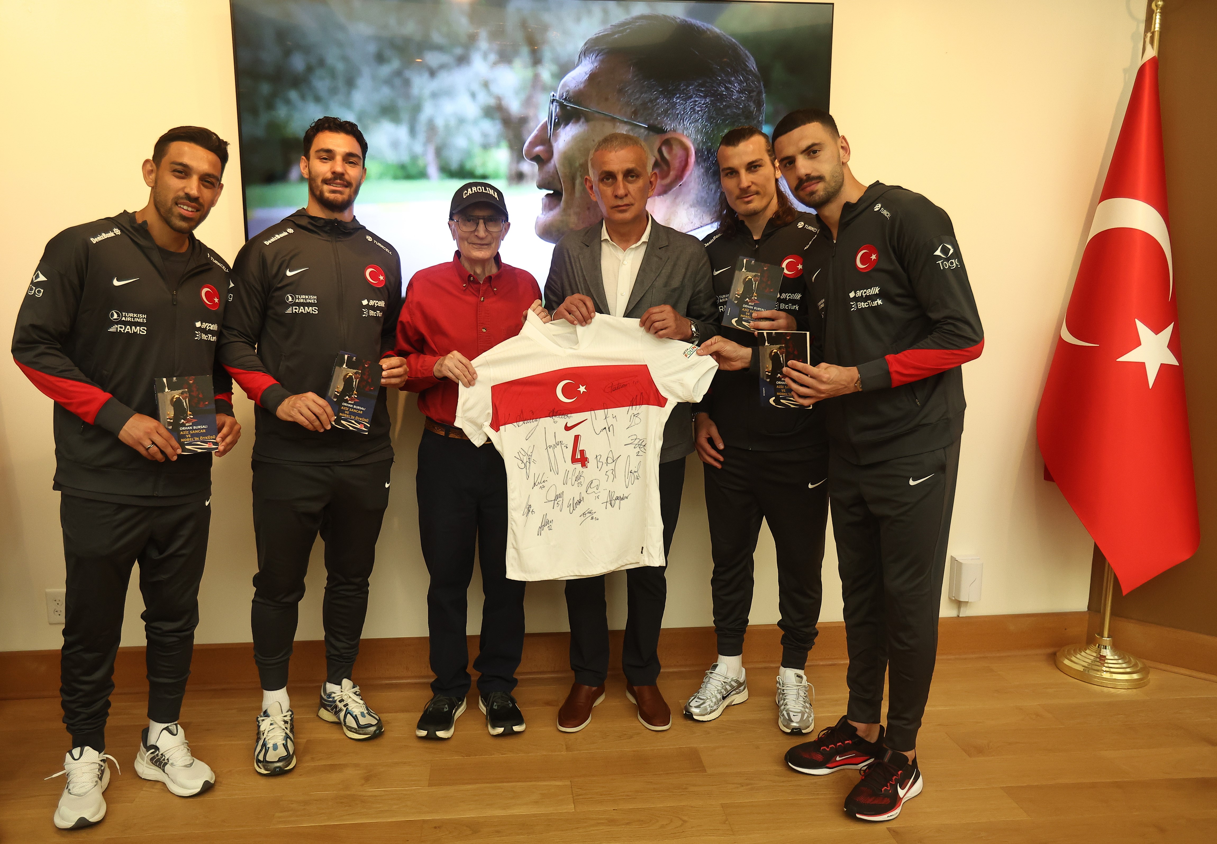 A Milli Takım, Aziz Sancar'ı ziyaret etti - 2