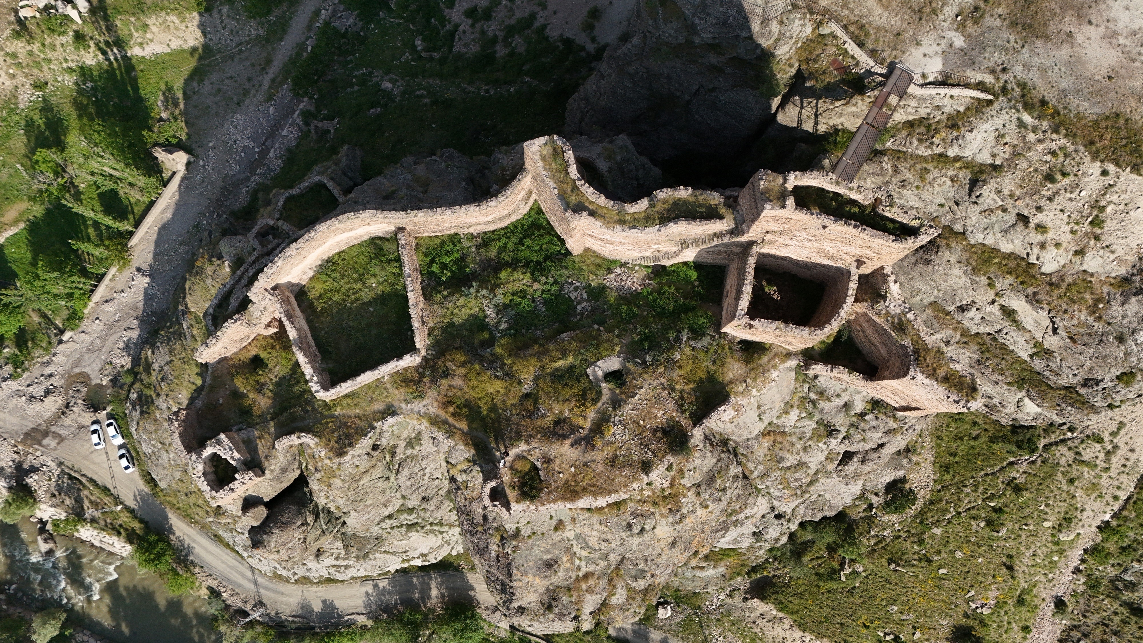 Engüzek Kalesi (2)