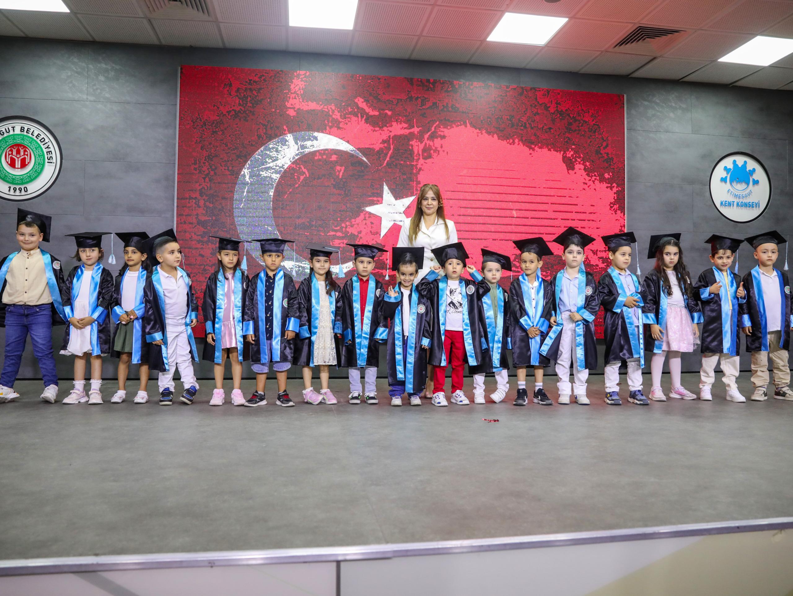 Eti̇mesgut Beledi̇yesi̇ Kreşleri̇ Mezuni̇yet Töreni̇ (2)