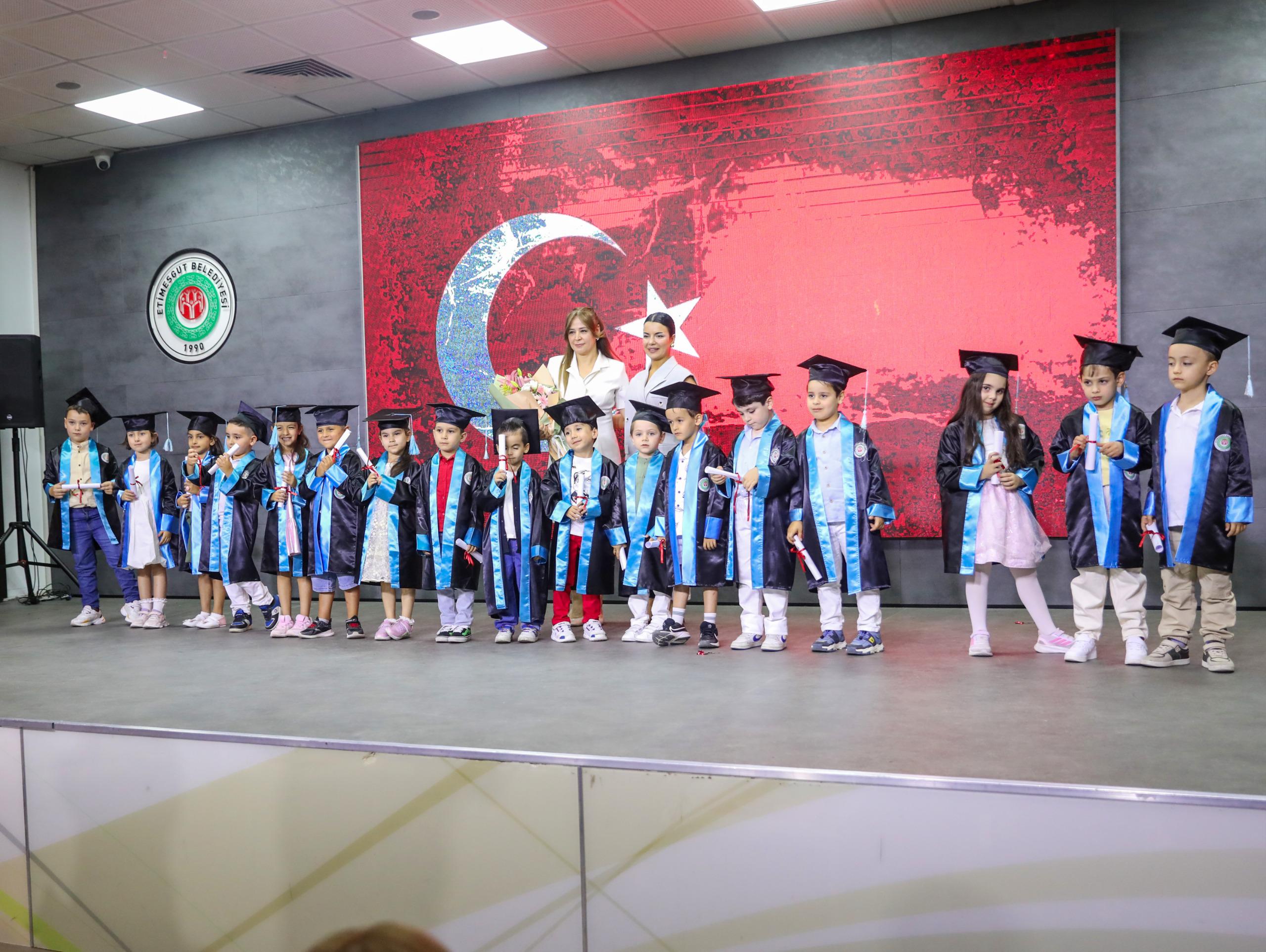 Eti̇mesgut Beledi̇yesi̇ Kreşleri̇ Mezuni̇yet Töreni̇ (9)