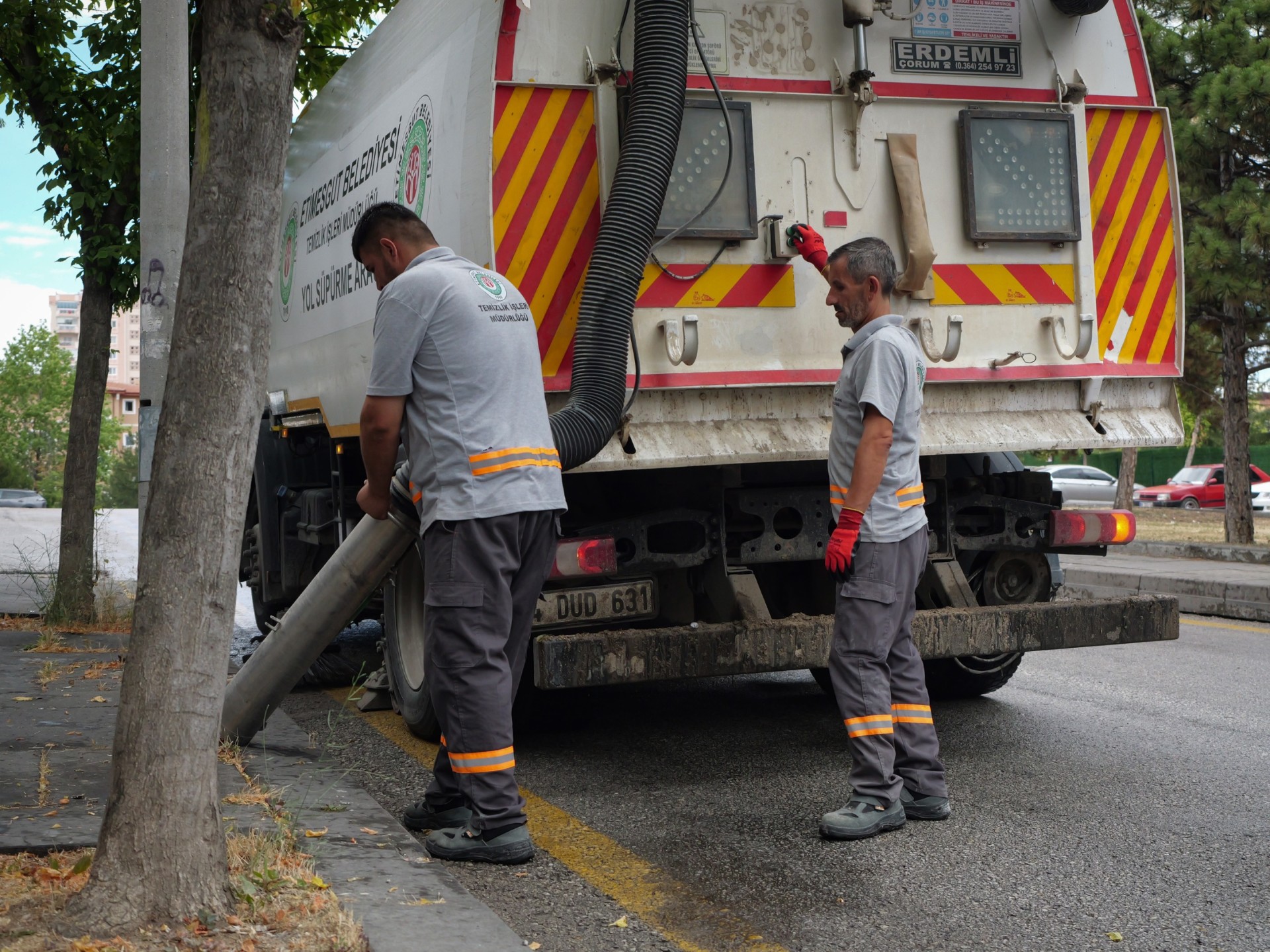 Etimesgut’ta 8 Mahallede Temizlik Çalışması (1)