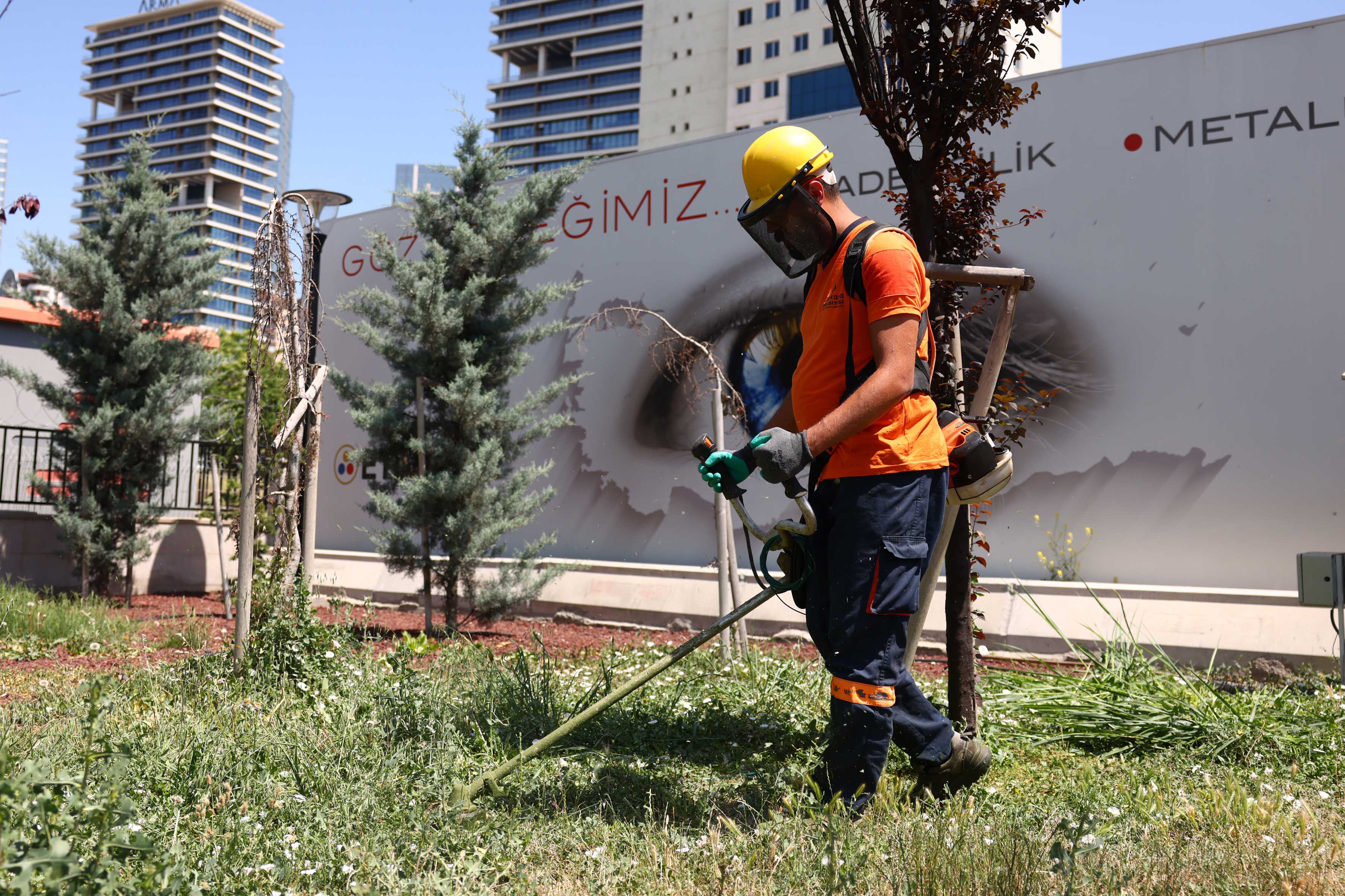 Park Bahçeler Çim Biçme (1)