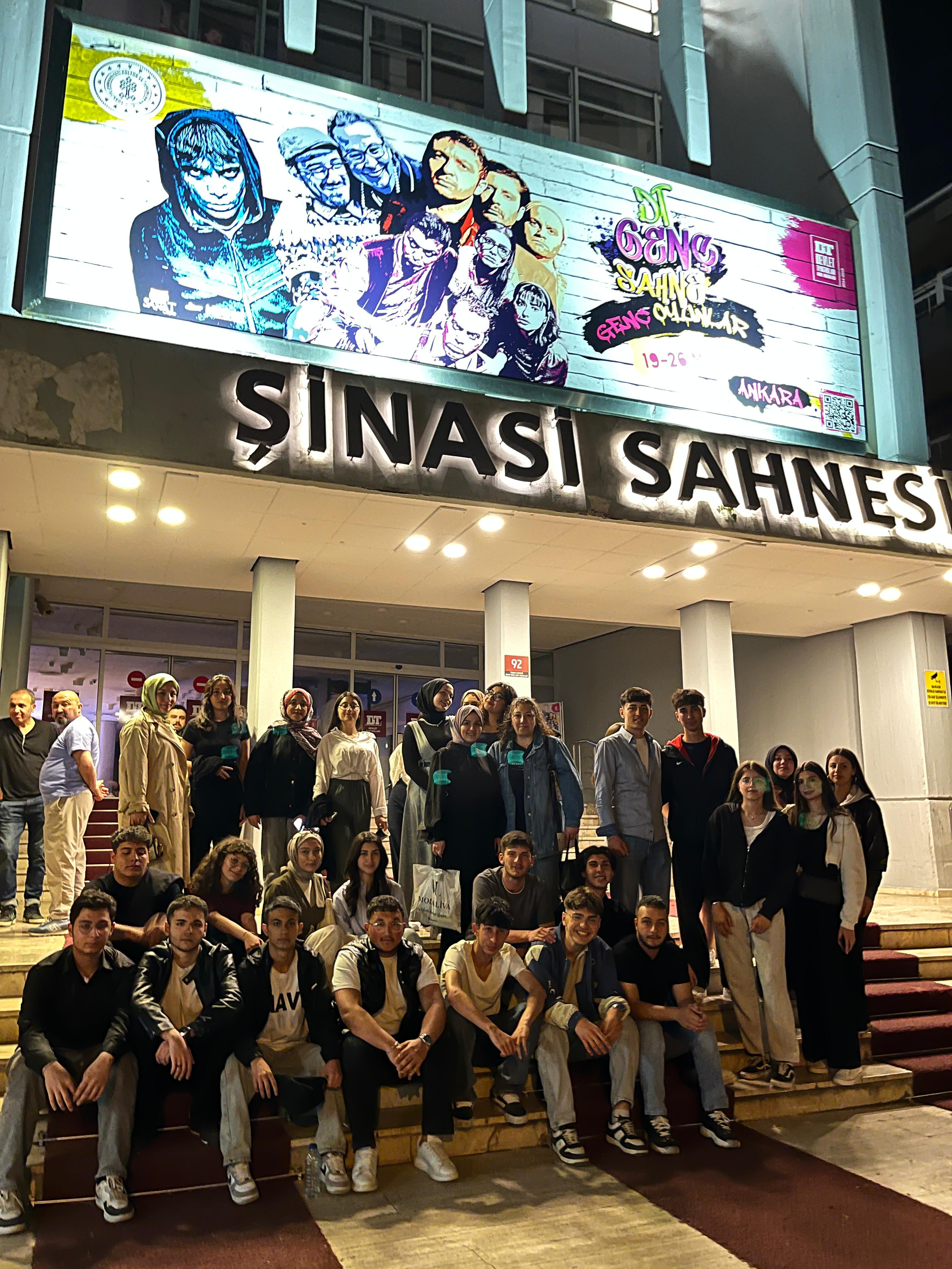 Sinava Gi̇recek Gençlere Ti̇yatro Moti̇vasyonu (1)