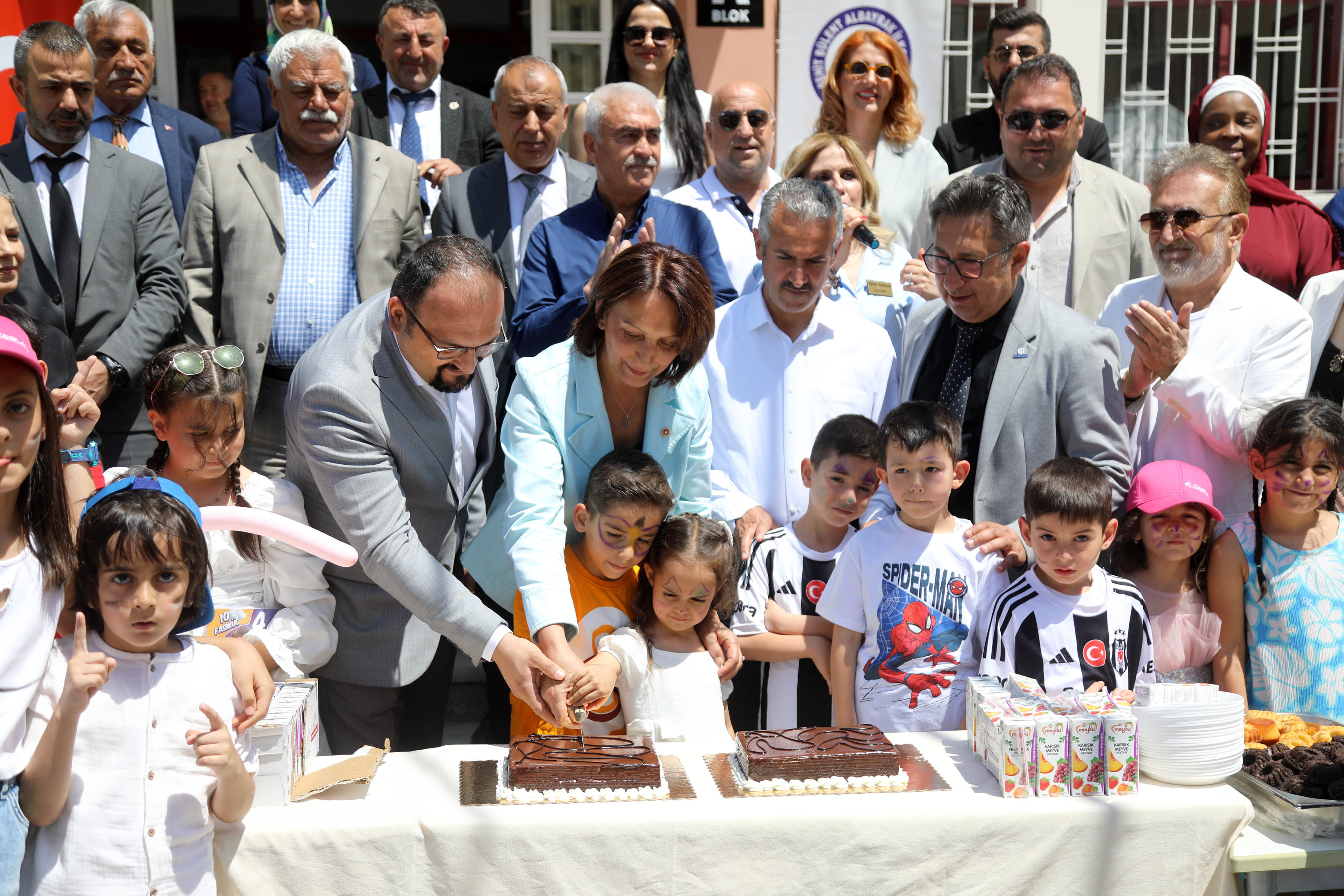 Sosyal Yardım Şehit Bülent Albayrak İlkokulu Karne Şenliği Pa... (8)