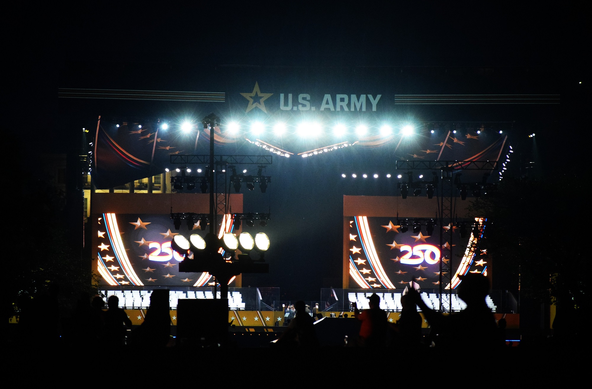 Trump’tan Protestoculara Gözdağı (1)