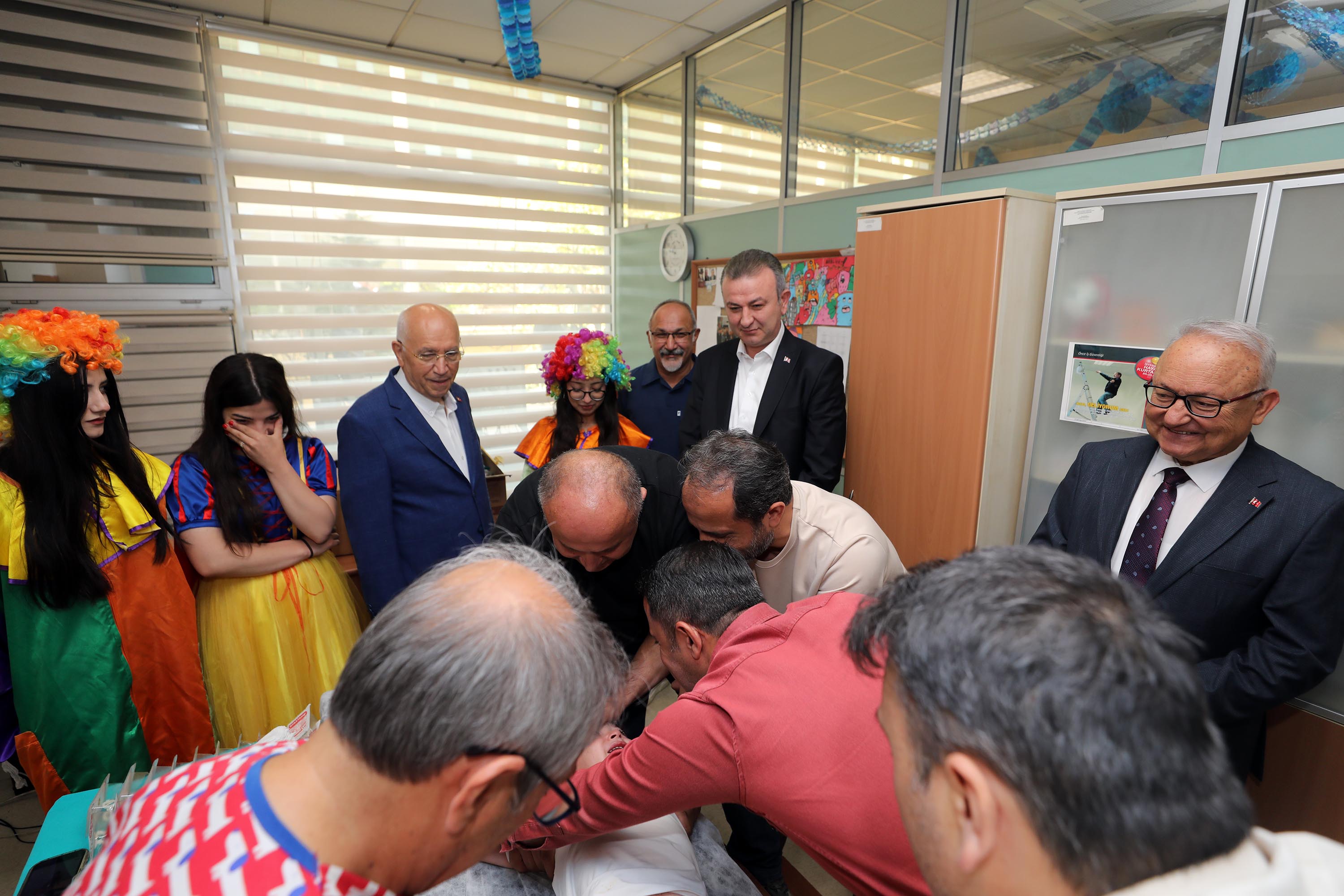 Yaşar, Minikleri Sünnet Merasiminde Yalnız Bırakmadı (3)