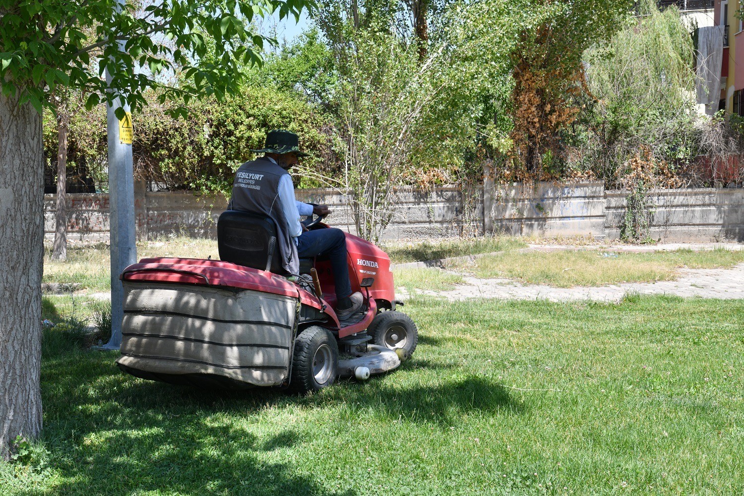 Yeşilyurt’ta Parklar Yaza Hazırlanıyor (4)