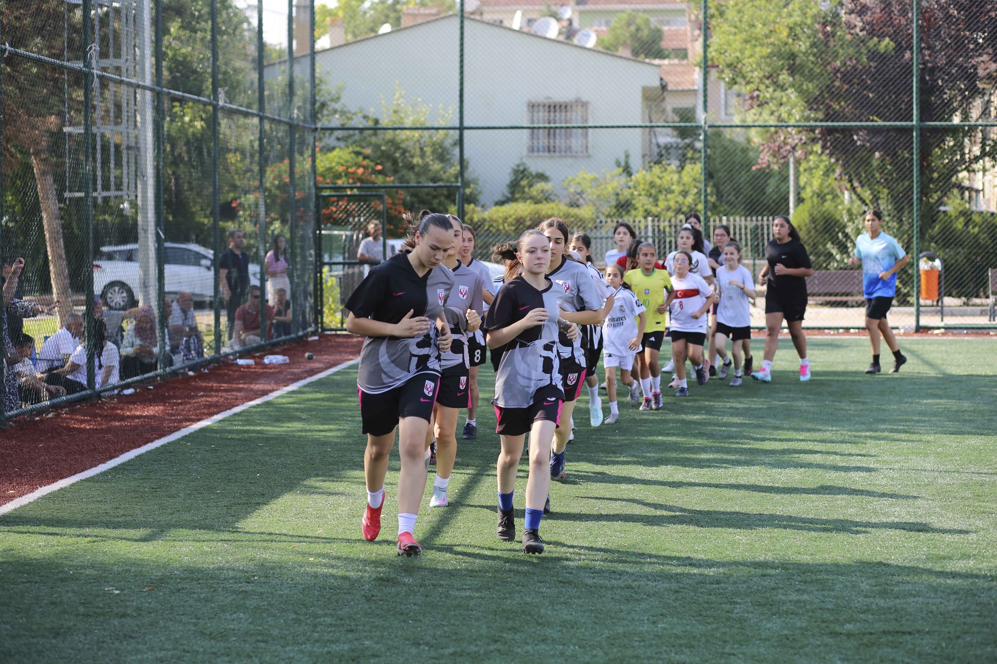 Abb’den Ücretsiz Kız Futbol Okulu (6)