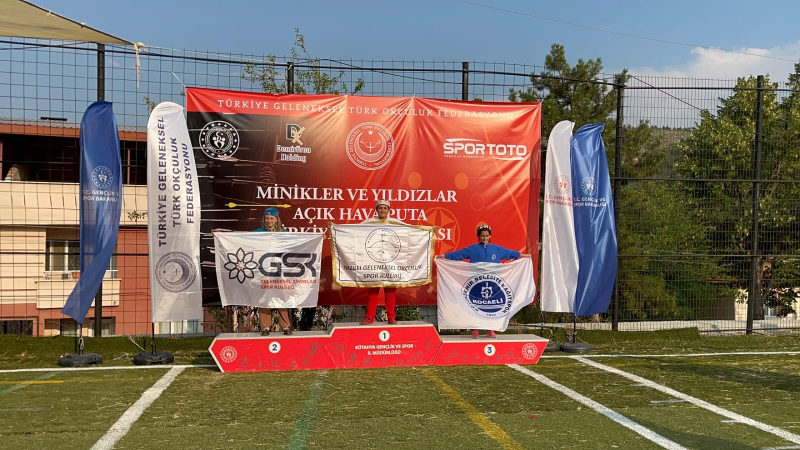 Aydınlı Minik Okçular (1)