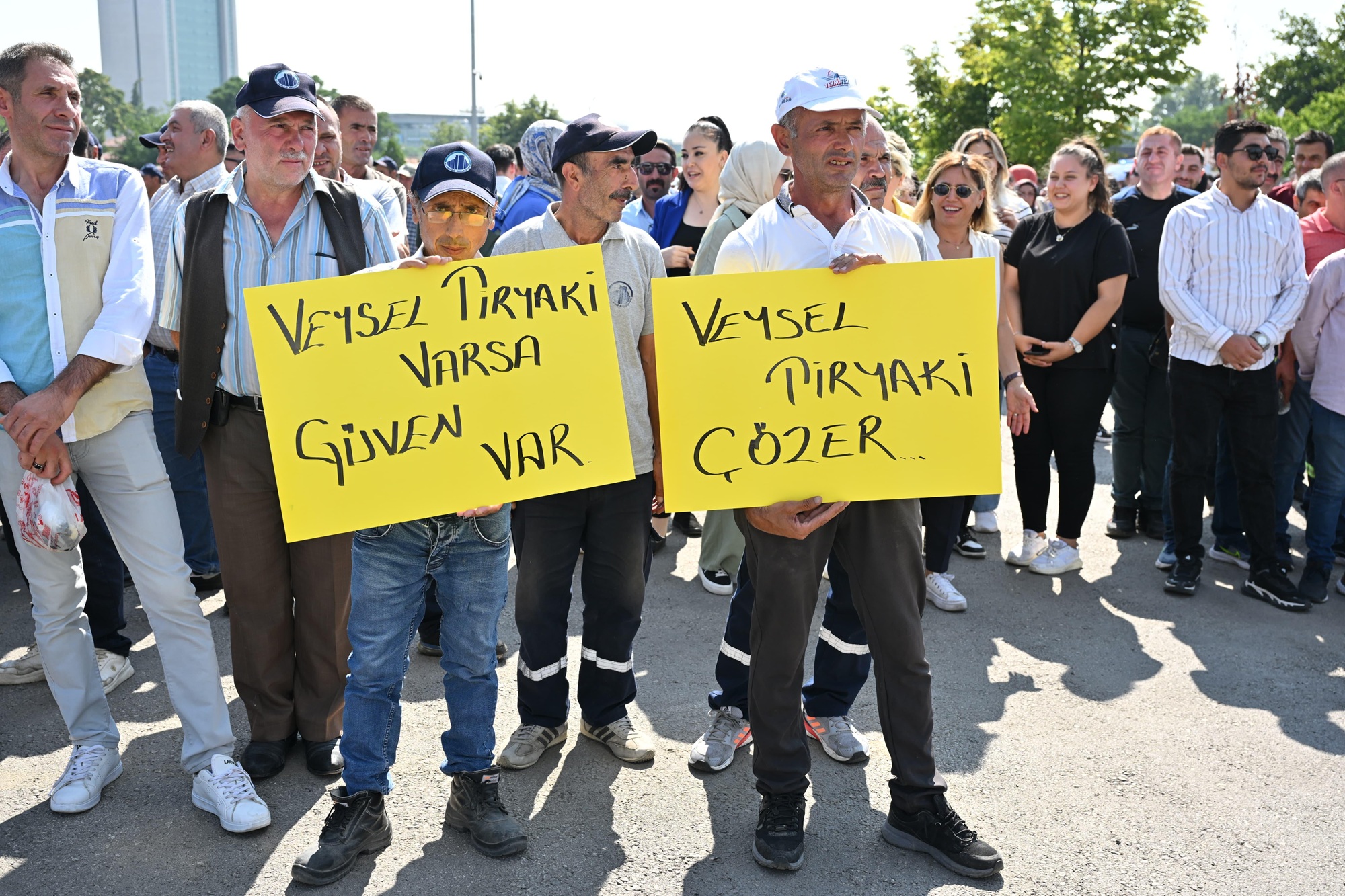 Başkan Ti̇ryaki̇’den Altindağli İşçi̇lere Müjde (1)