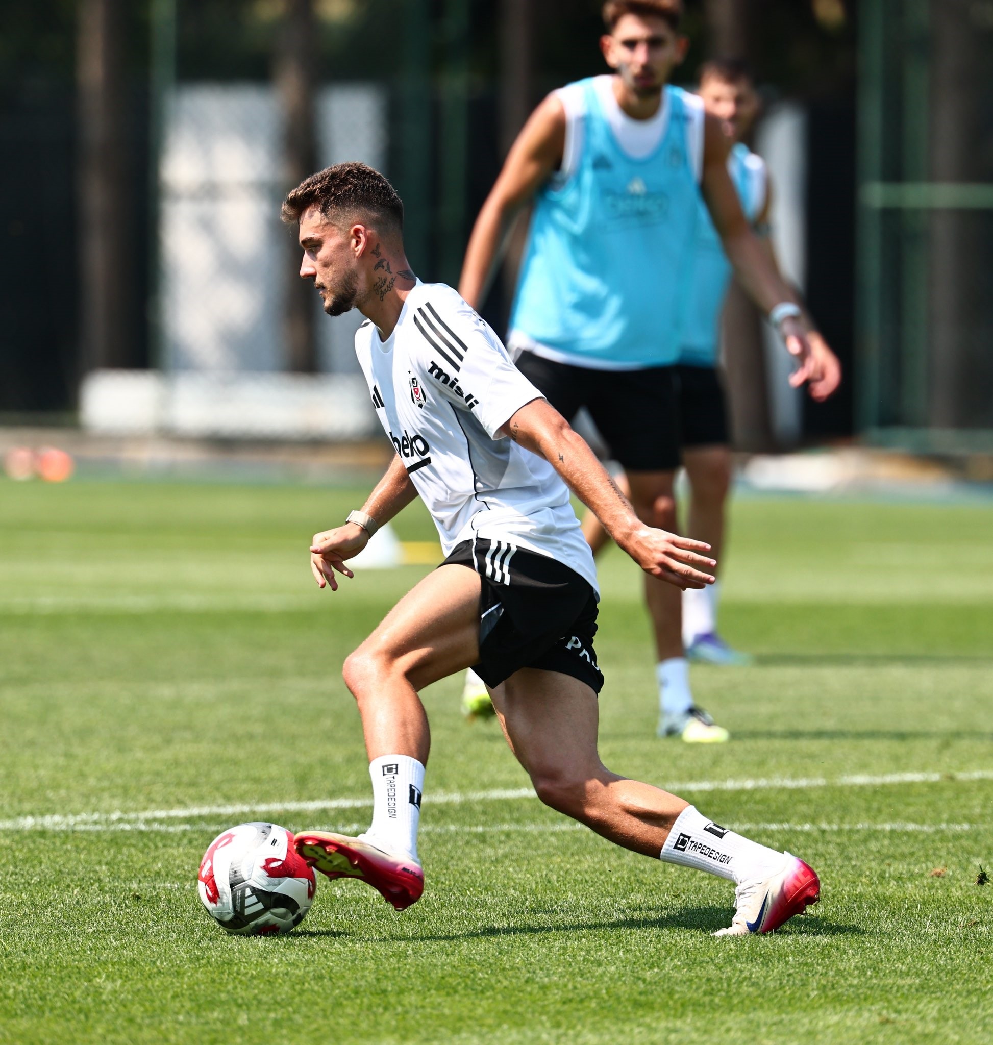 Beşiktaş, Shakhtar Donetsk Maçı Hazırlıklarını Sürdürüyor (2)