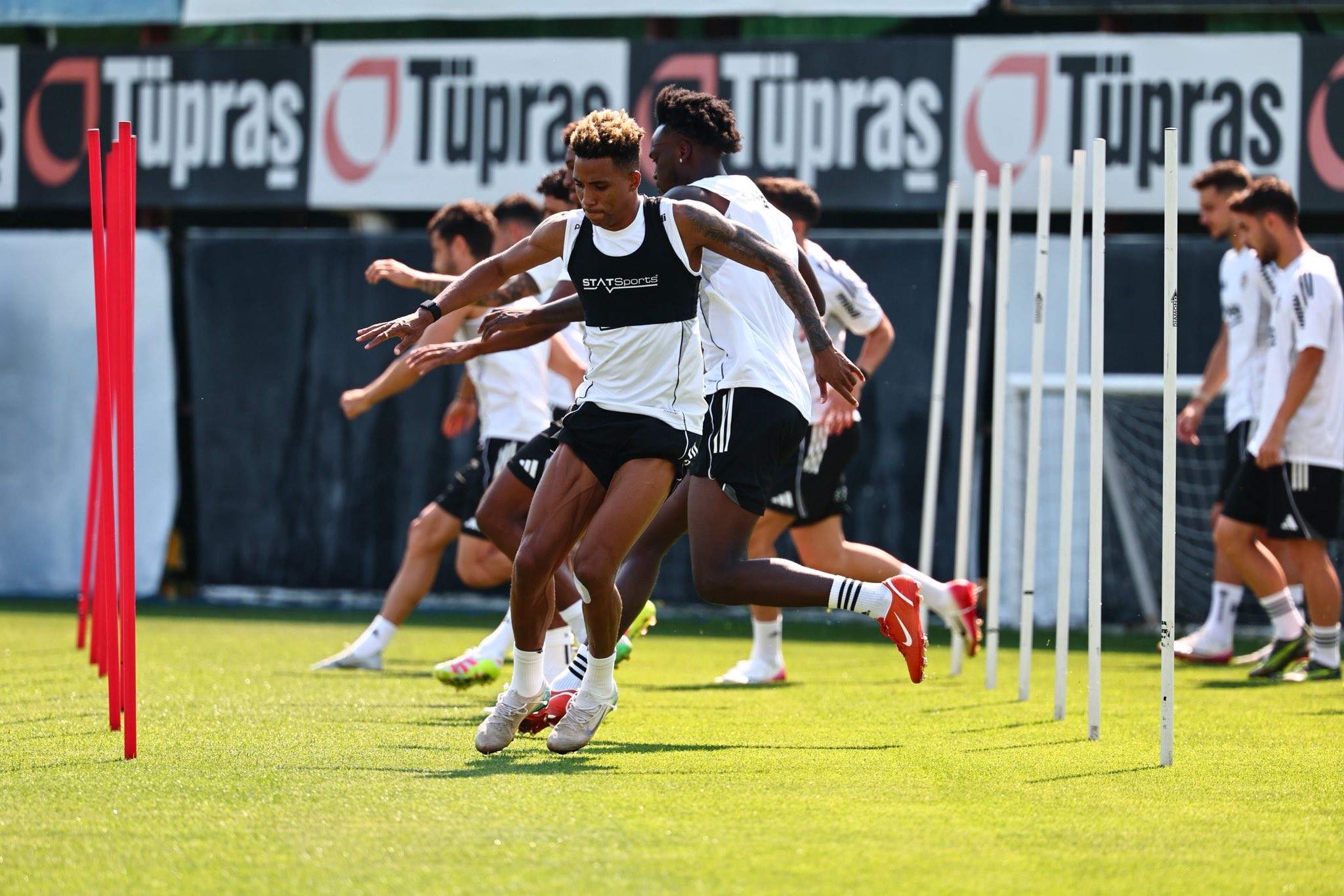 Beşiktaş, Shakhtar Donetsk Maçı Hazırlıklarını Sürdürüyor (3)