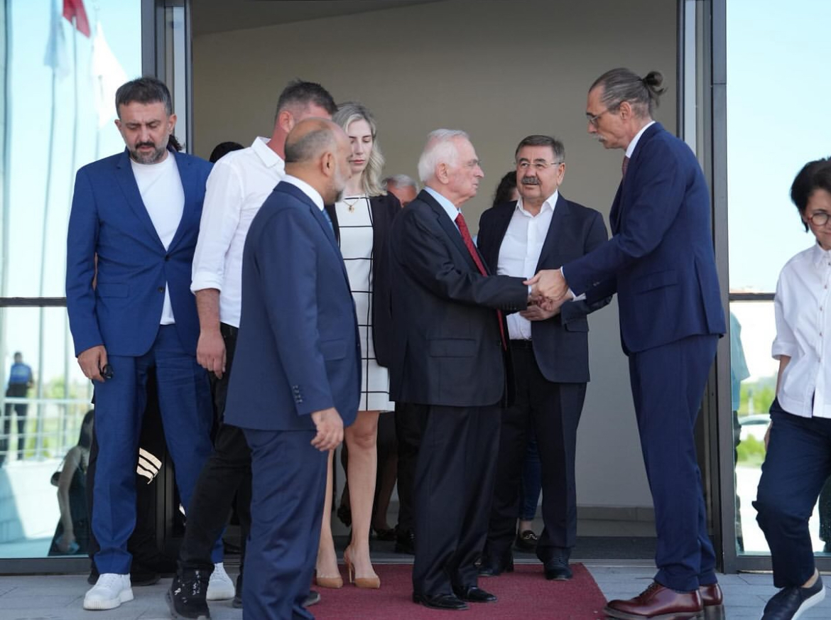 Çekiç Ve Gül Bir Behzat Ç Hikayesi (1)