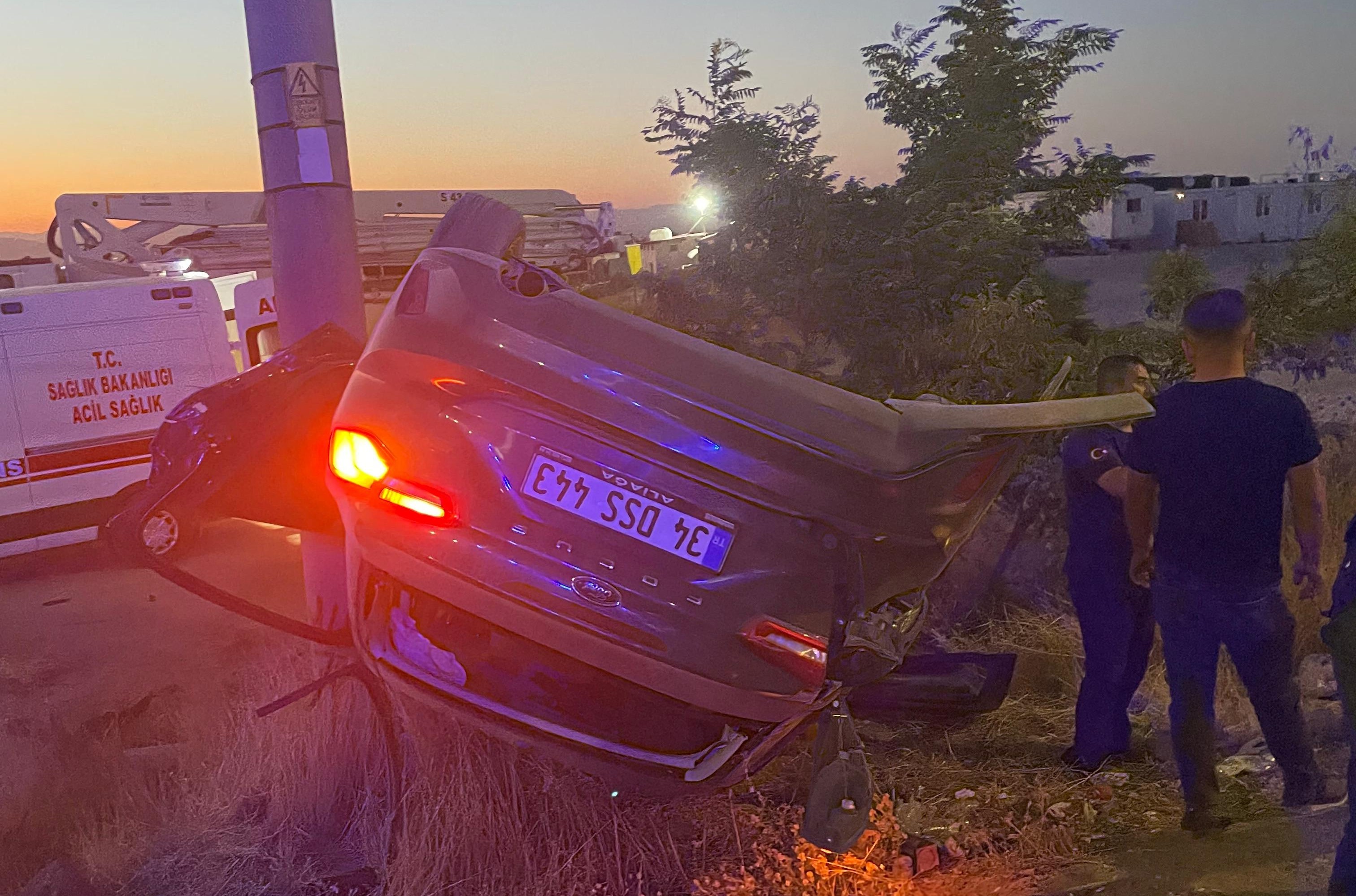 Malatya'da Kamyon Ile Otomobil Çarpıştı (1)