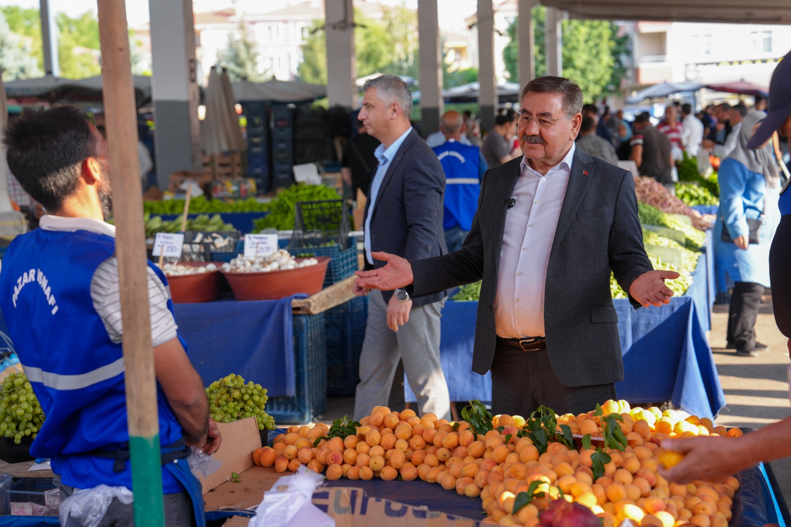 Yakup Odabaşı, Semt Pazarında (2)