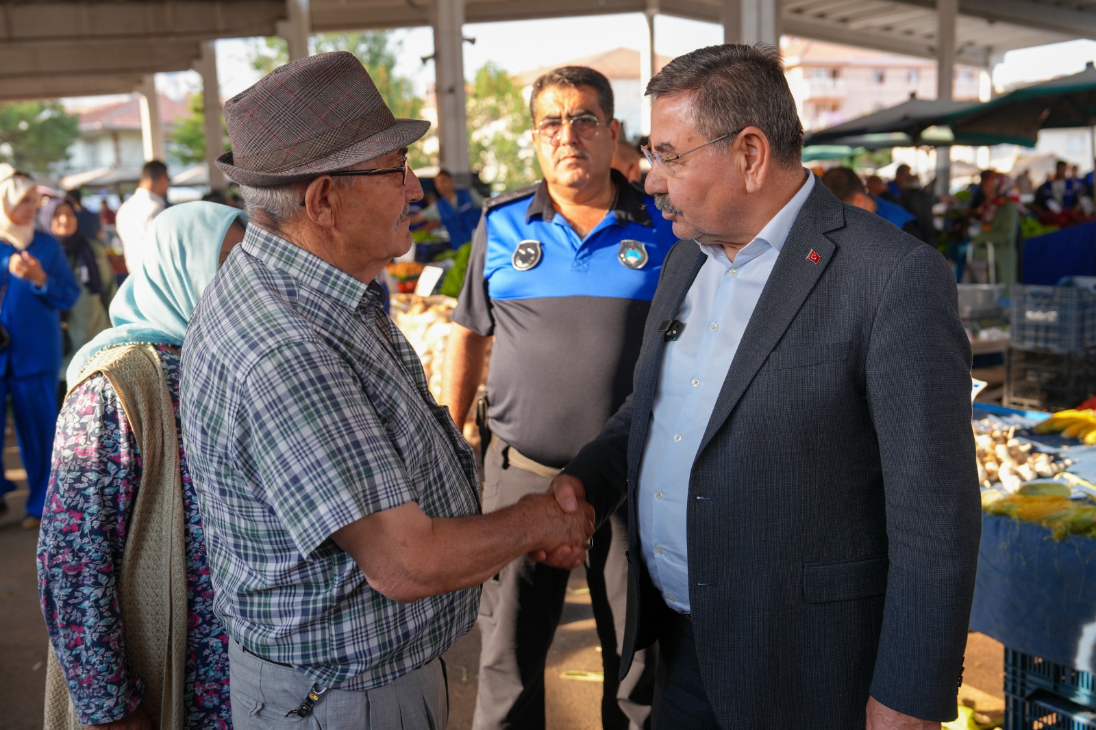 Yakup Odabaşı, Semt Pazarında (3)
