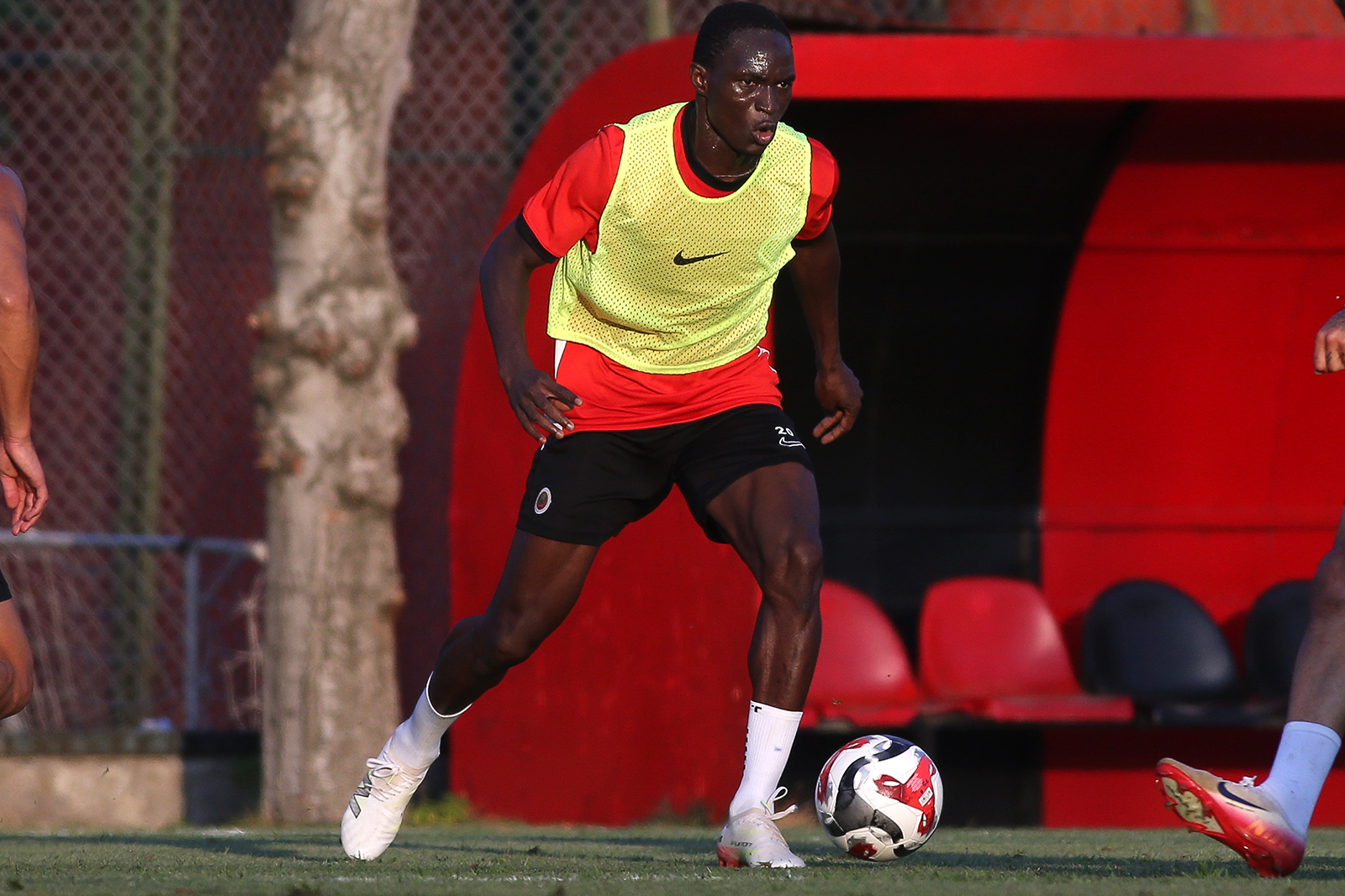 Adama Traore Gençlerbirliği Ile Ilk Antrenmanında (2)