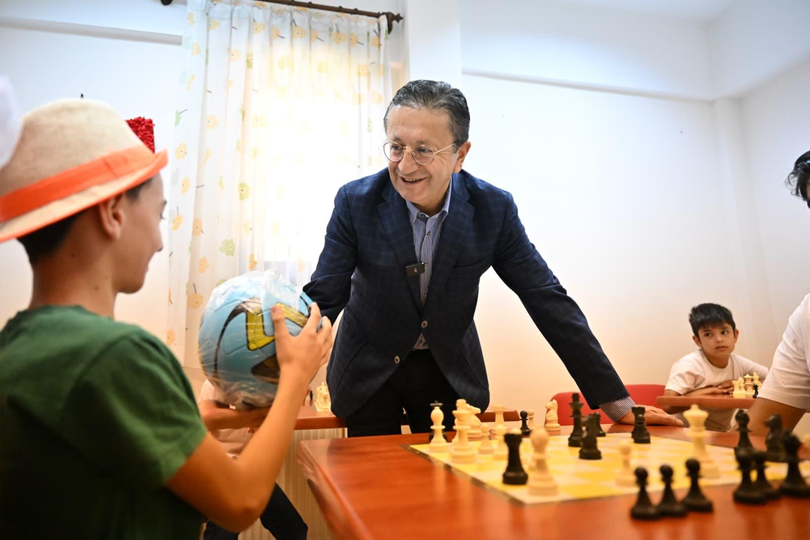 Altindağli Çocuklara Gözümüz Gi̇bi̇ Bakiyoruz (2)