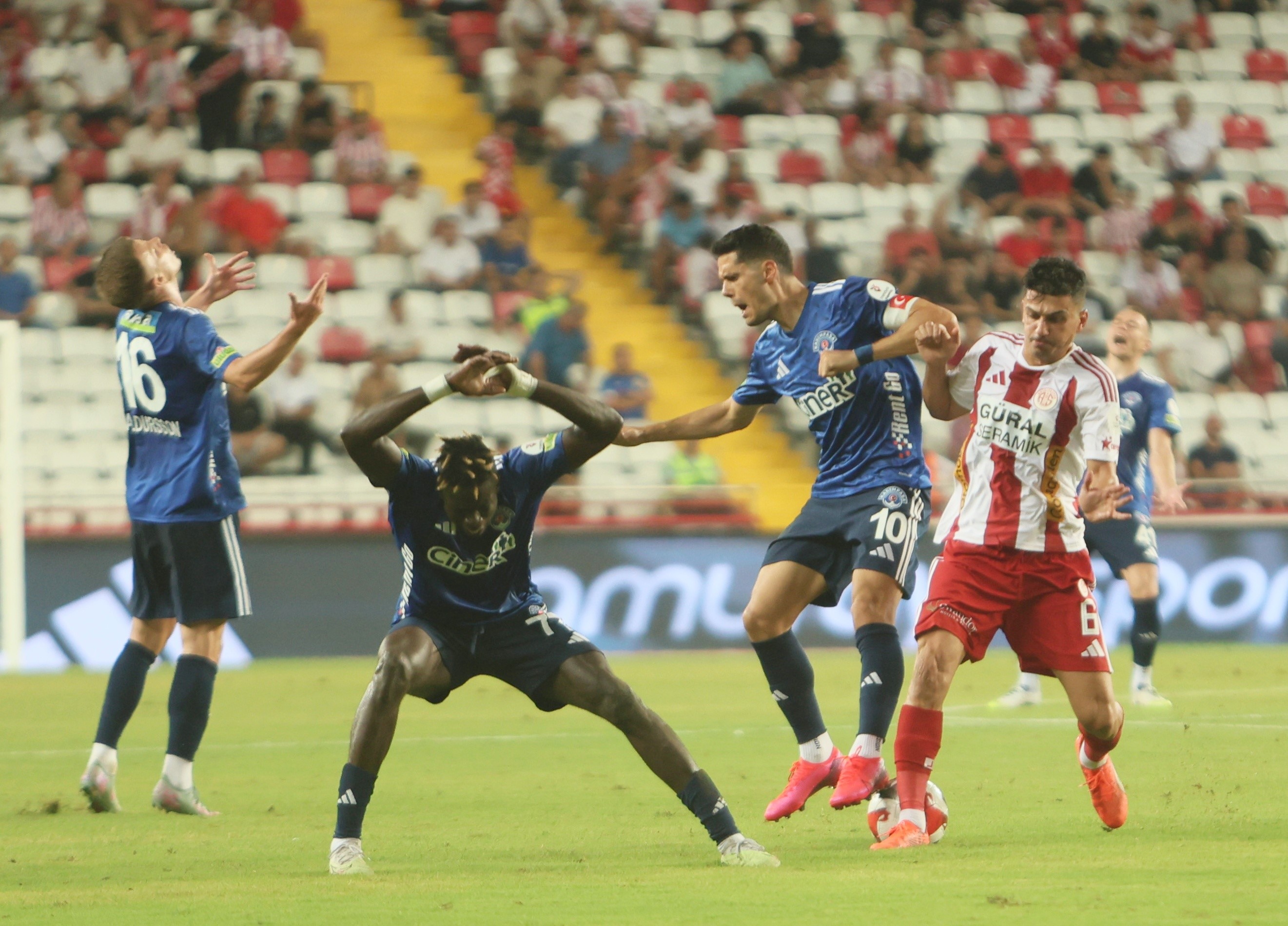 Antalyaspor Teknik Direktörü Emre Belözoğlu (5)