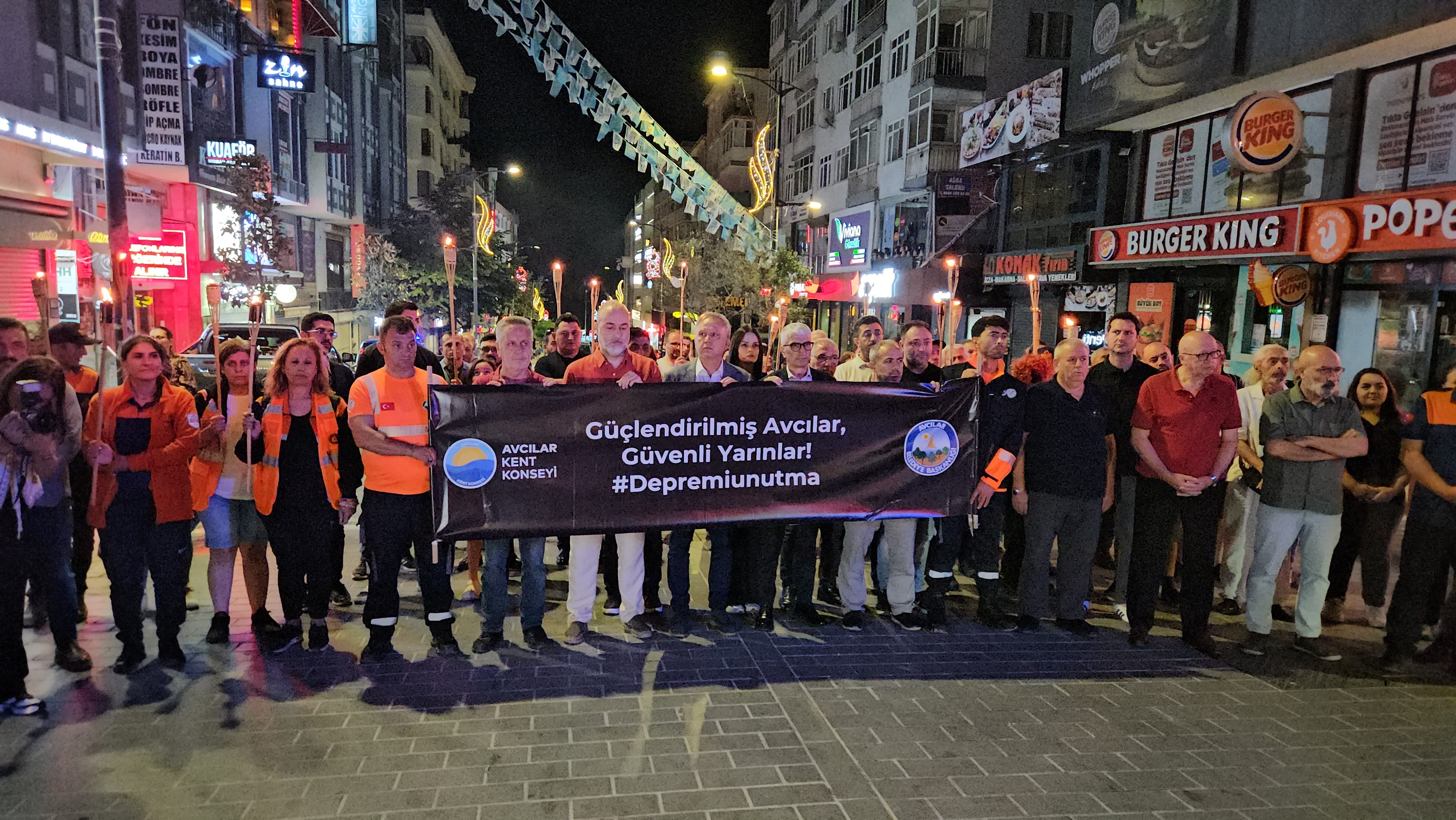 Avcılar'da Marmara Depremi'nde Hayatını Kaybedenler Anıldı (1)