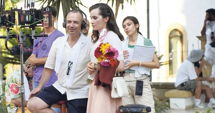 Ayşe Tatile Çıktı