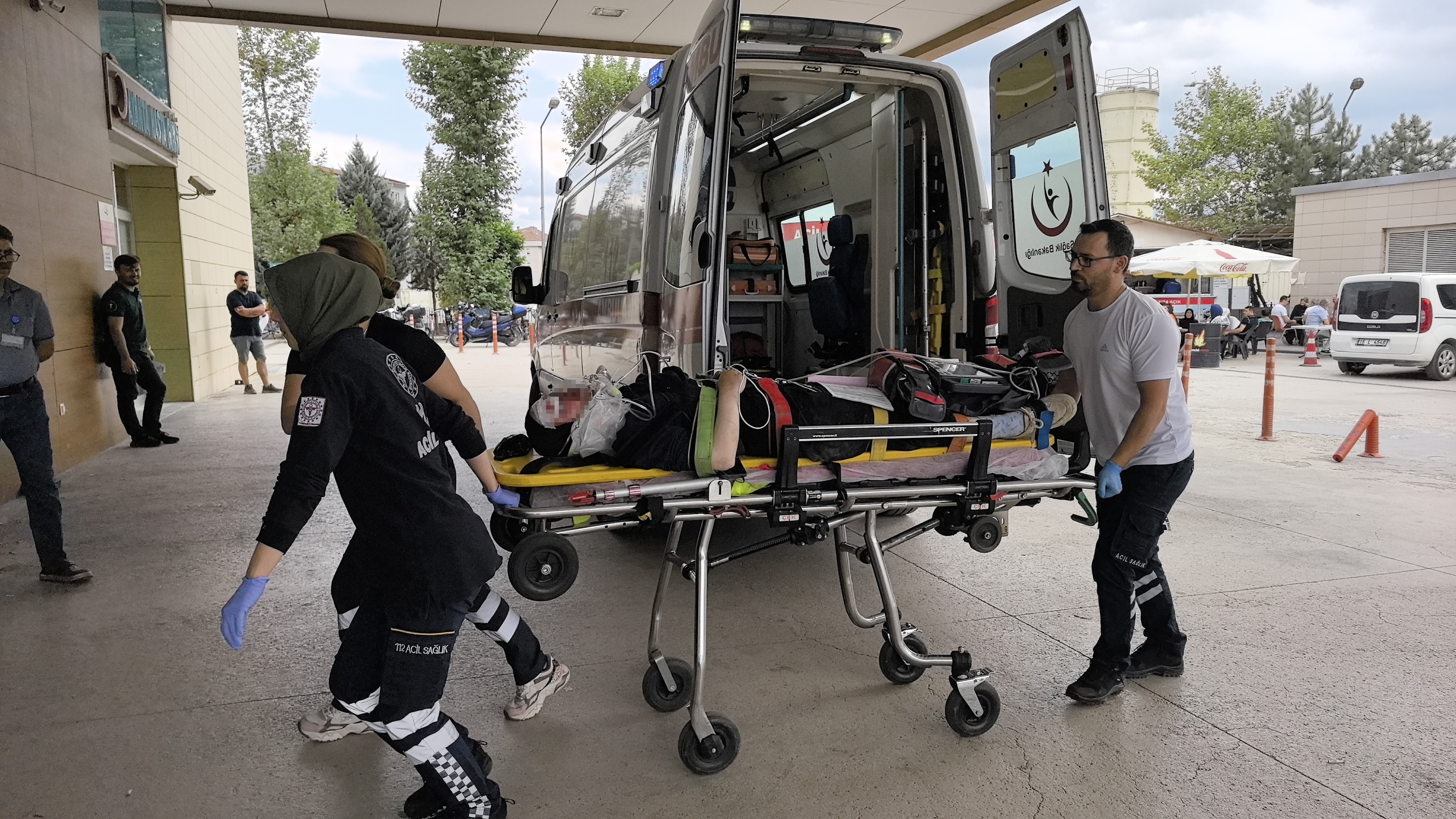 Bursa'da Devrilen Motosiklet Bariyerlere Çarptı (1)