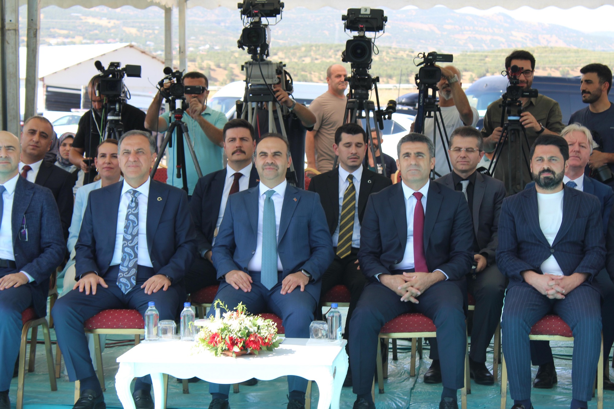 Büyük Ve Güçlü Türkiye'yi Inşa Ettik (3)