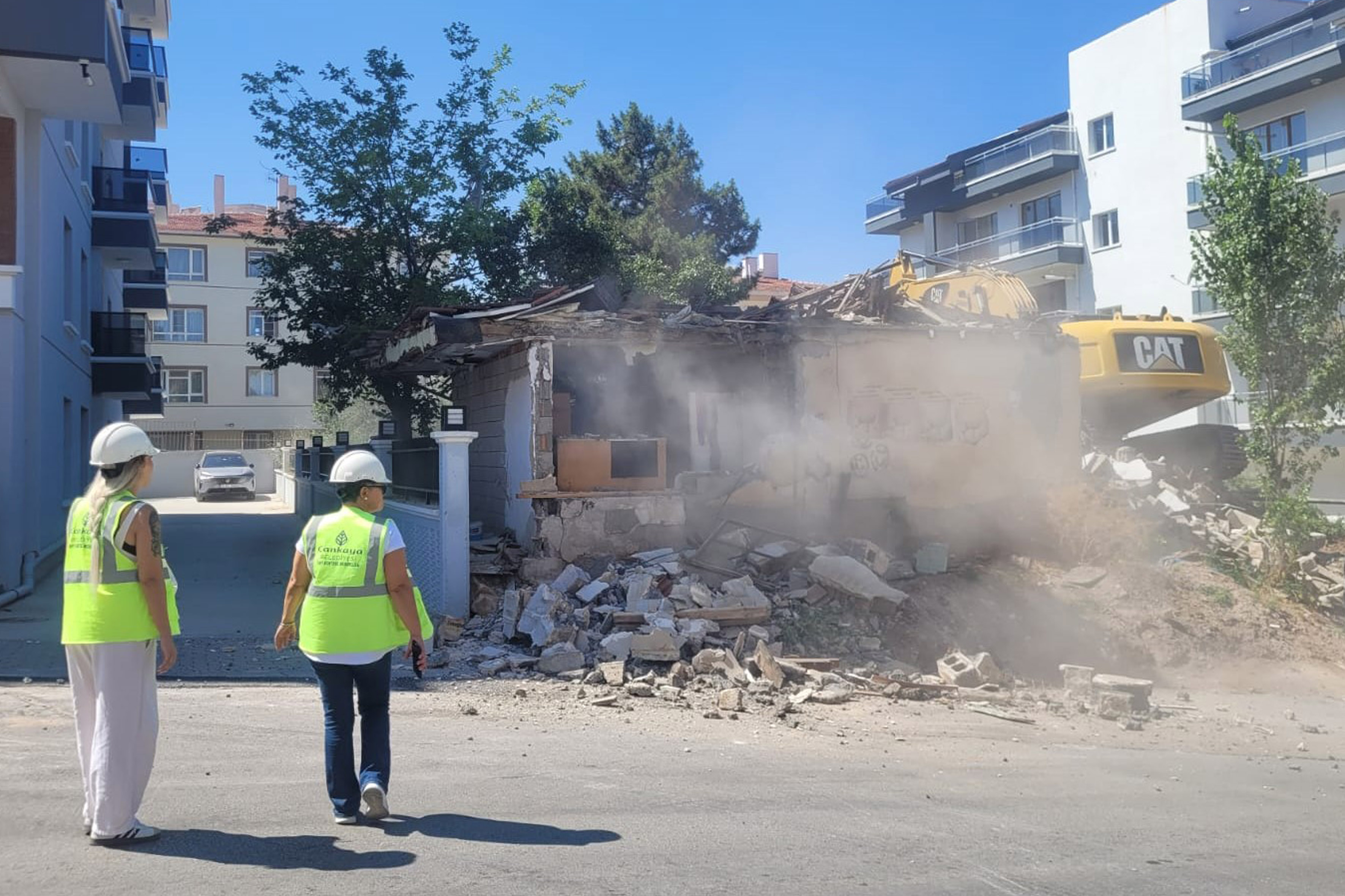 Çankaya’da Tehlikeli Yapıların Yıkımı (3)