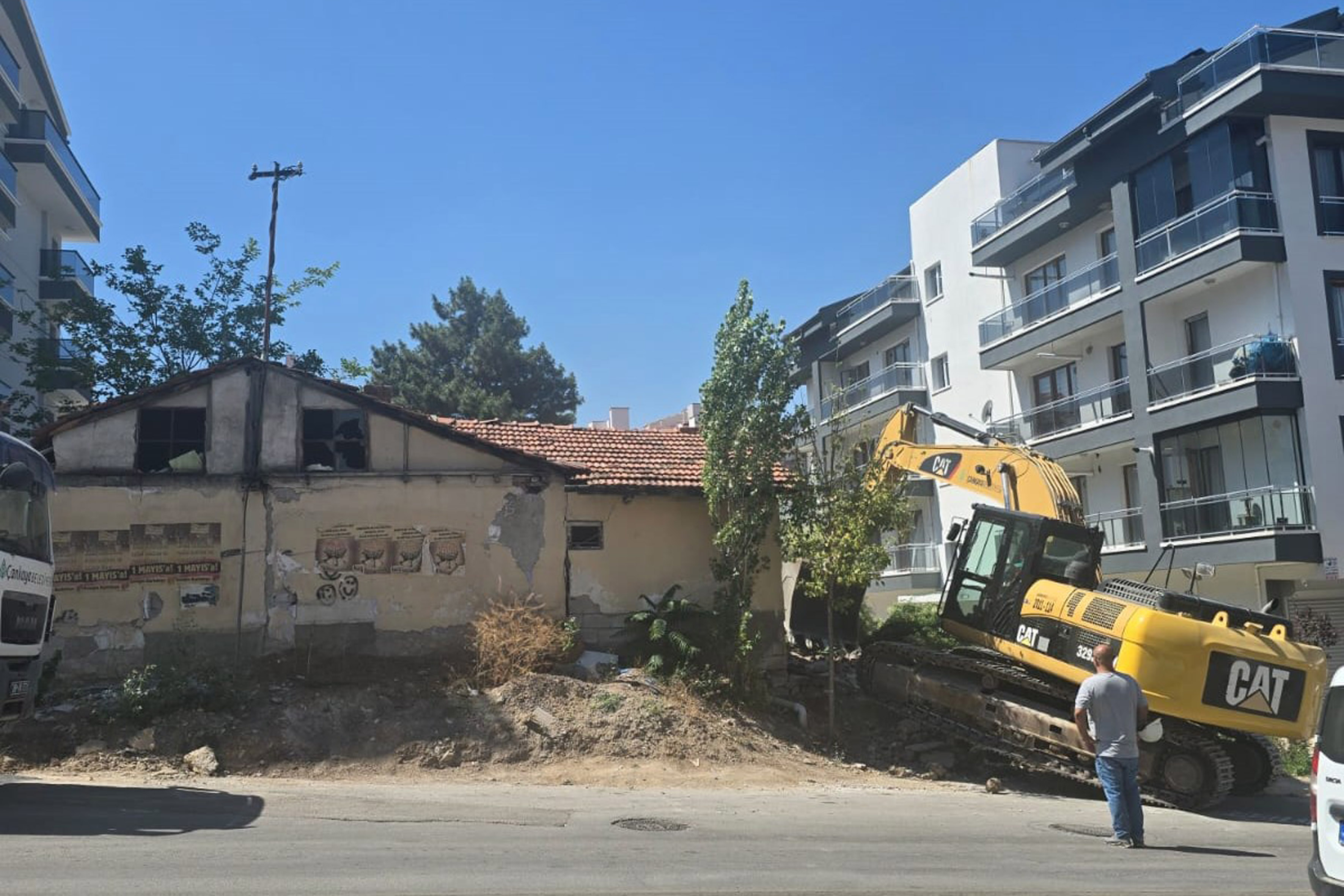 Çankaya’da Tehlikeli Yapıların Yıkımı (4)