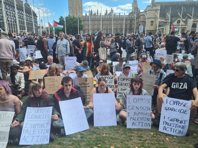 İngiltere’deki Filistin’e Destek Gösterilerinde Tutuklama (3)