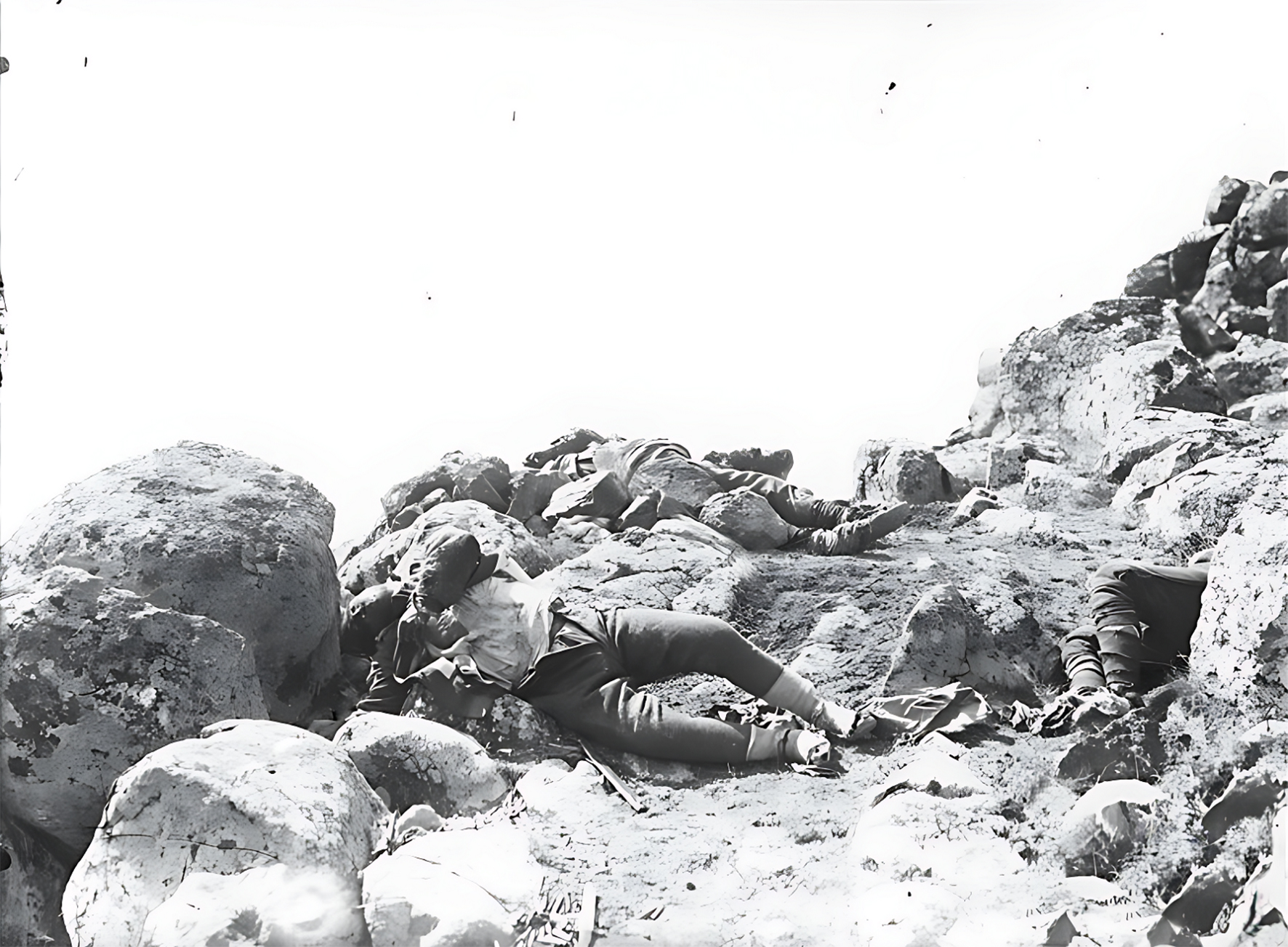 Kale Grotto Uludağ Tepe Şehit Türk Askerleri 01 R3Bt3