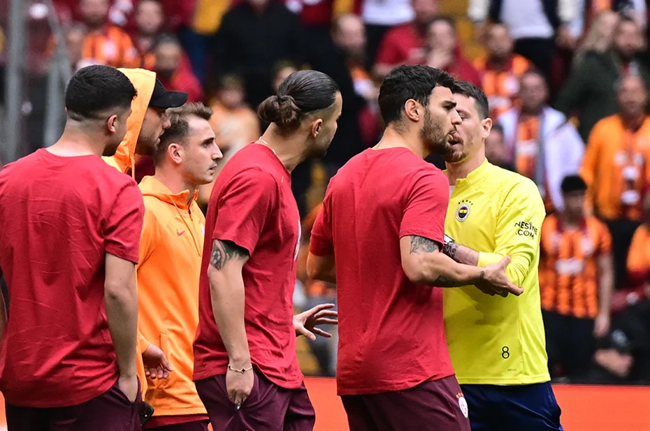 Mert Hakan Yandaş Kerem Aktürkoğlu Kavga 4