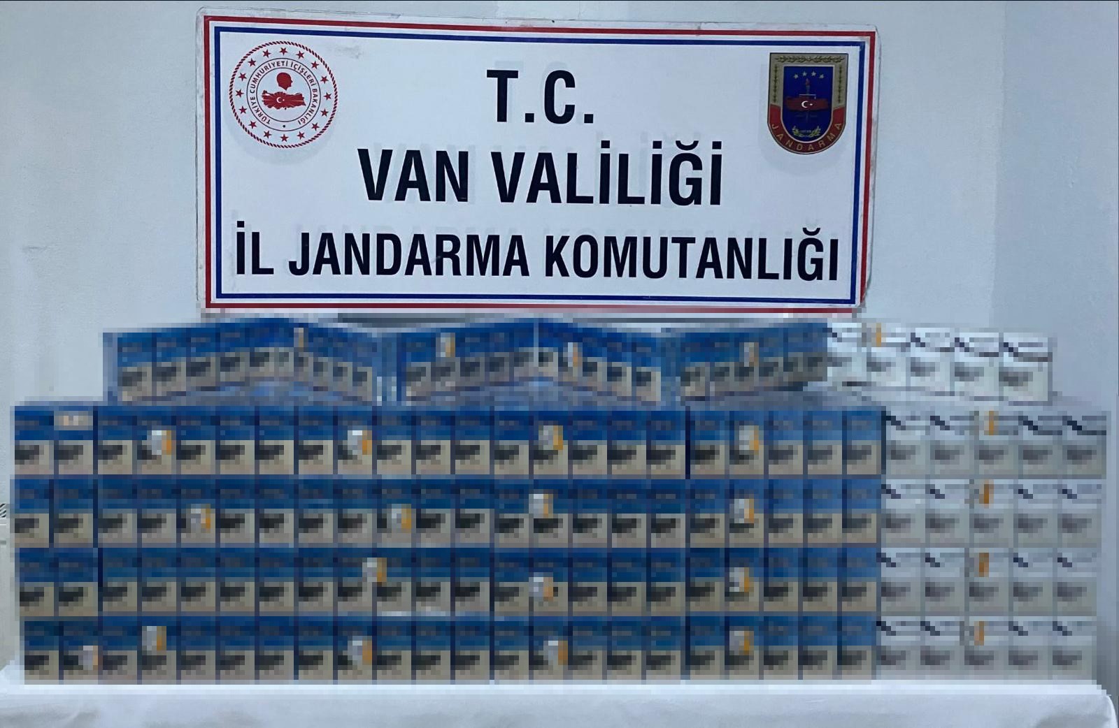 Van'da 6 Bin 207 Paket Kaçak Sigara Ele Geçirildi (1)
