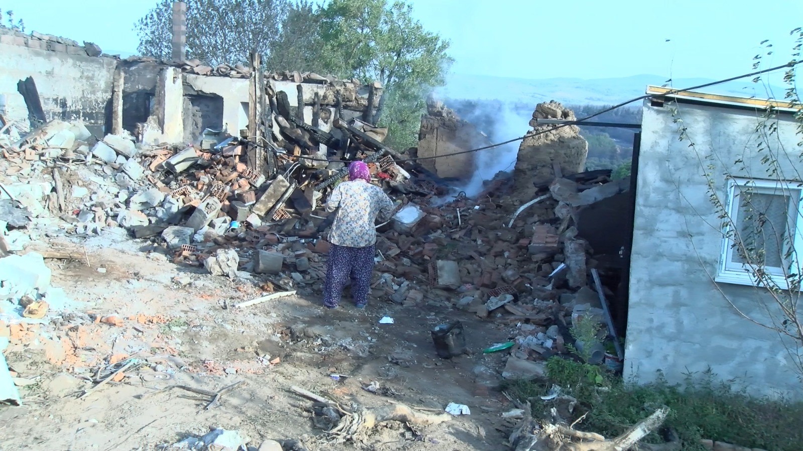 Yangında Evi Yanan Kadının Yürek Burkan Hikayesi 2