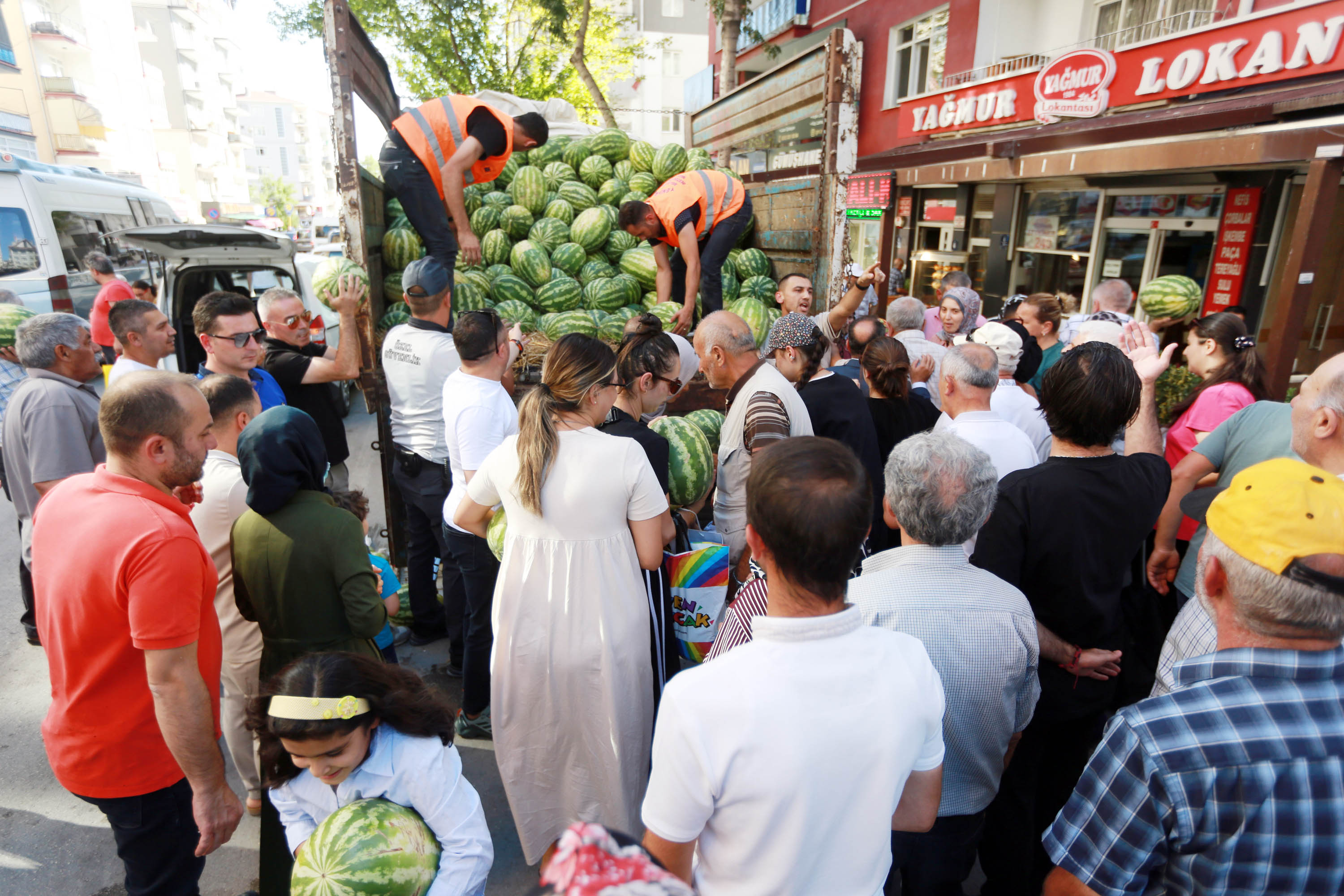 Yenimahalle Belediyesi Üretici Ve Tüketiciyi Destekledi (2)