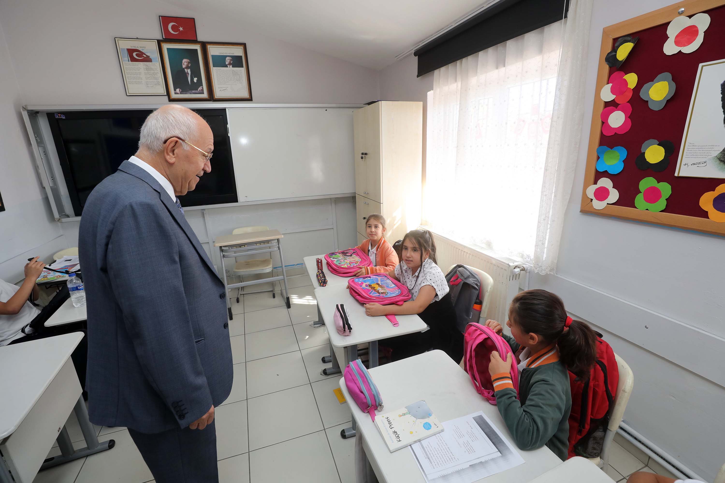 Yenimahalle’de Öğrencilere Kırtasiye Desteği (4)