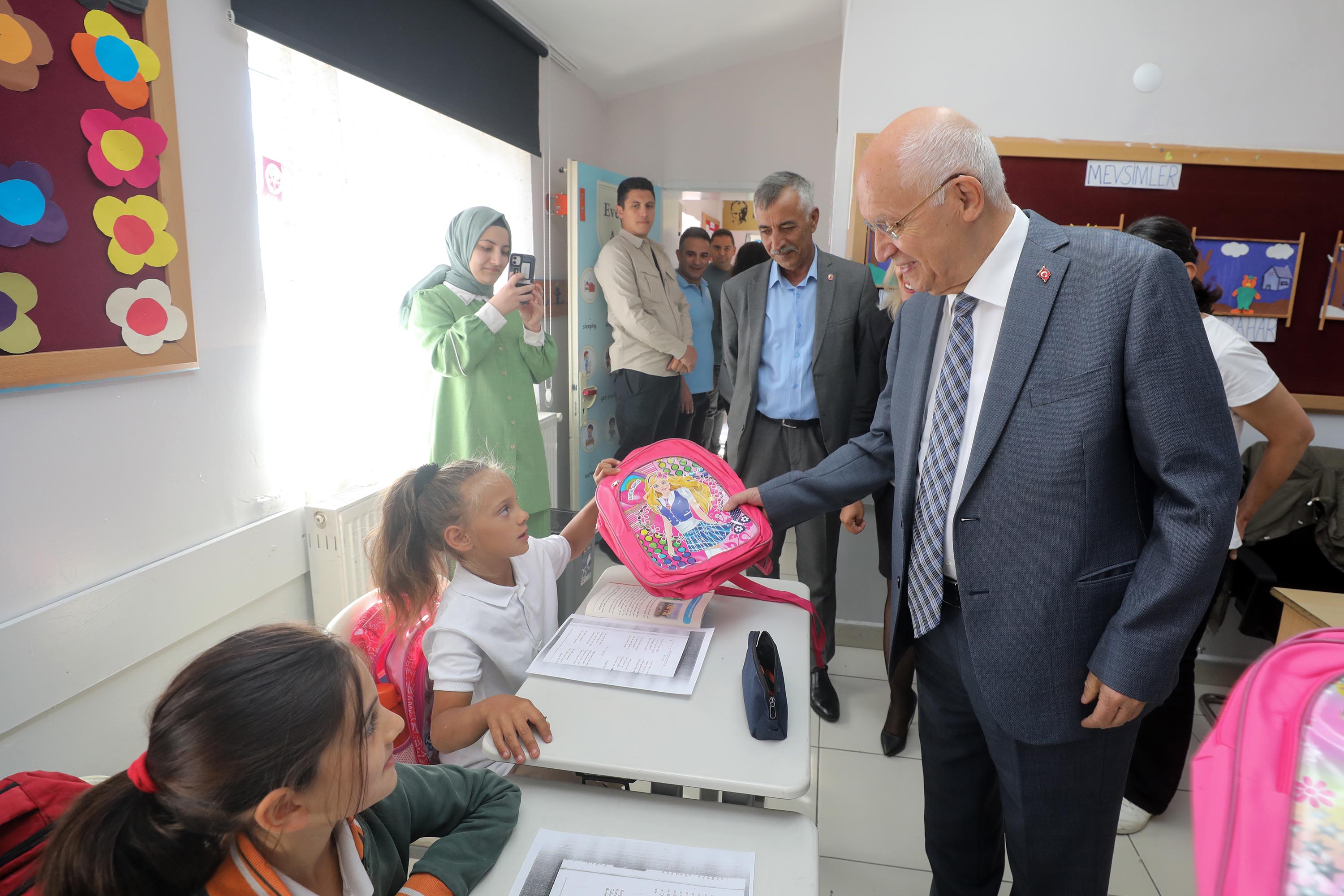 Yenimahalle’de Öğrencilere Kırtasiye Desteği (5)