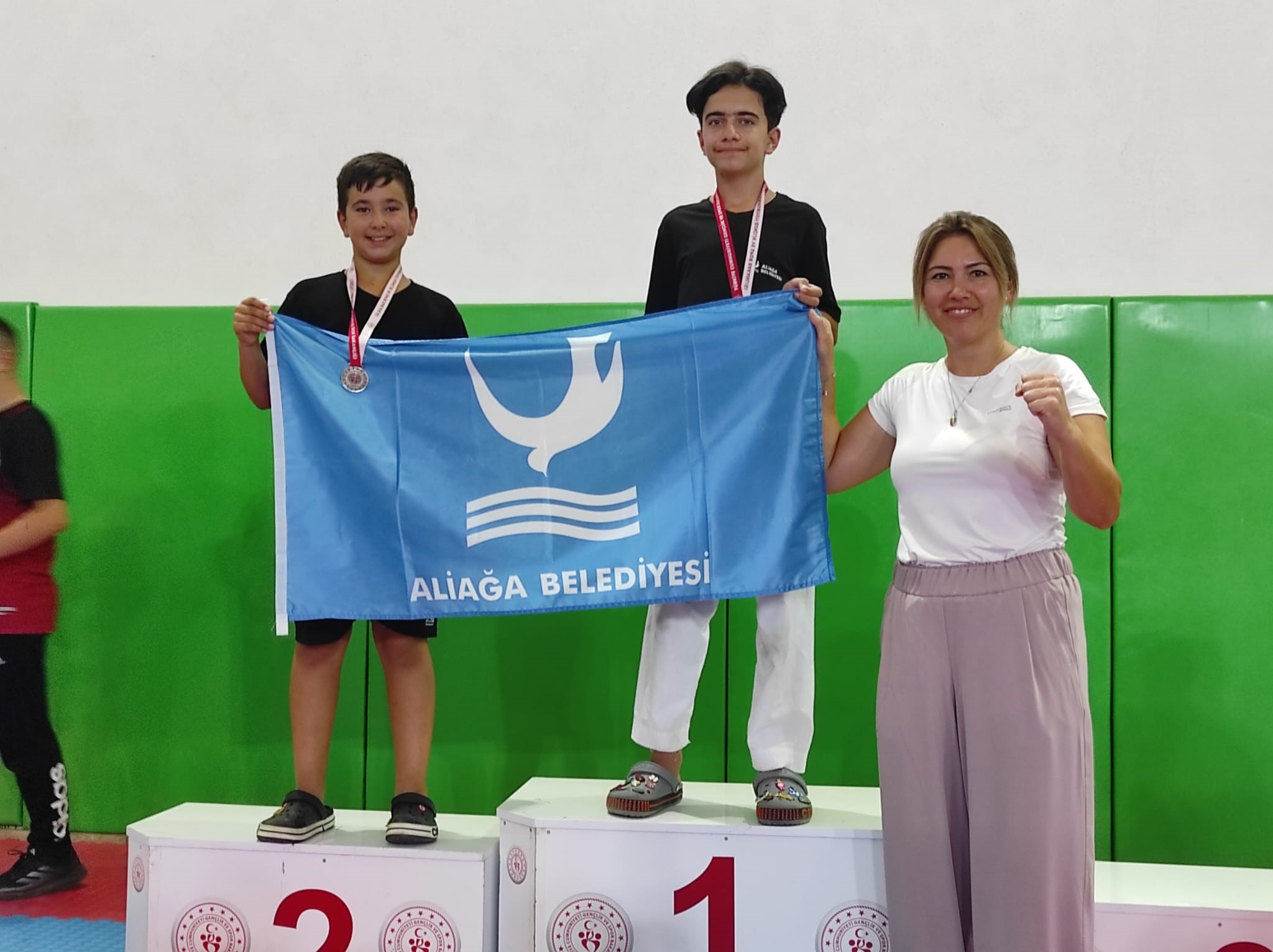 Aliağalı Karatecilerden 10 Madalya Birden (1)