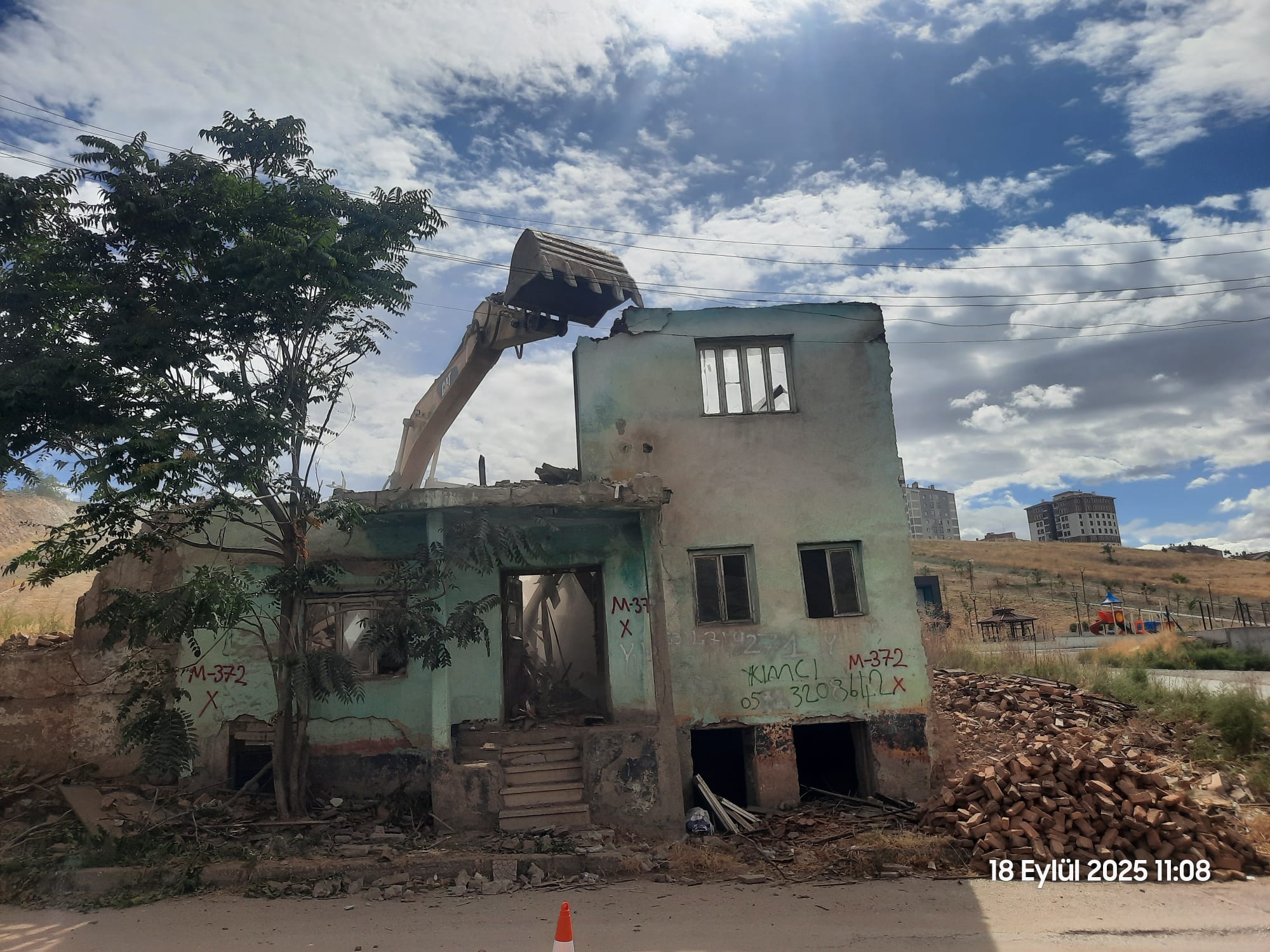 Altindağ' Da Metruk Yapiya Son (2)