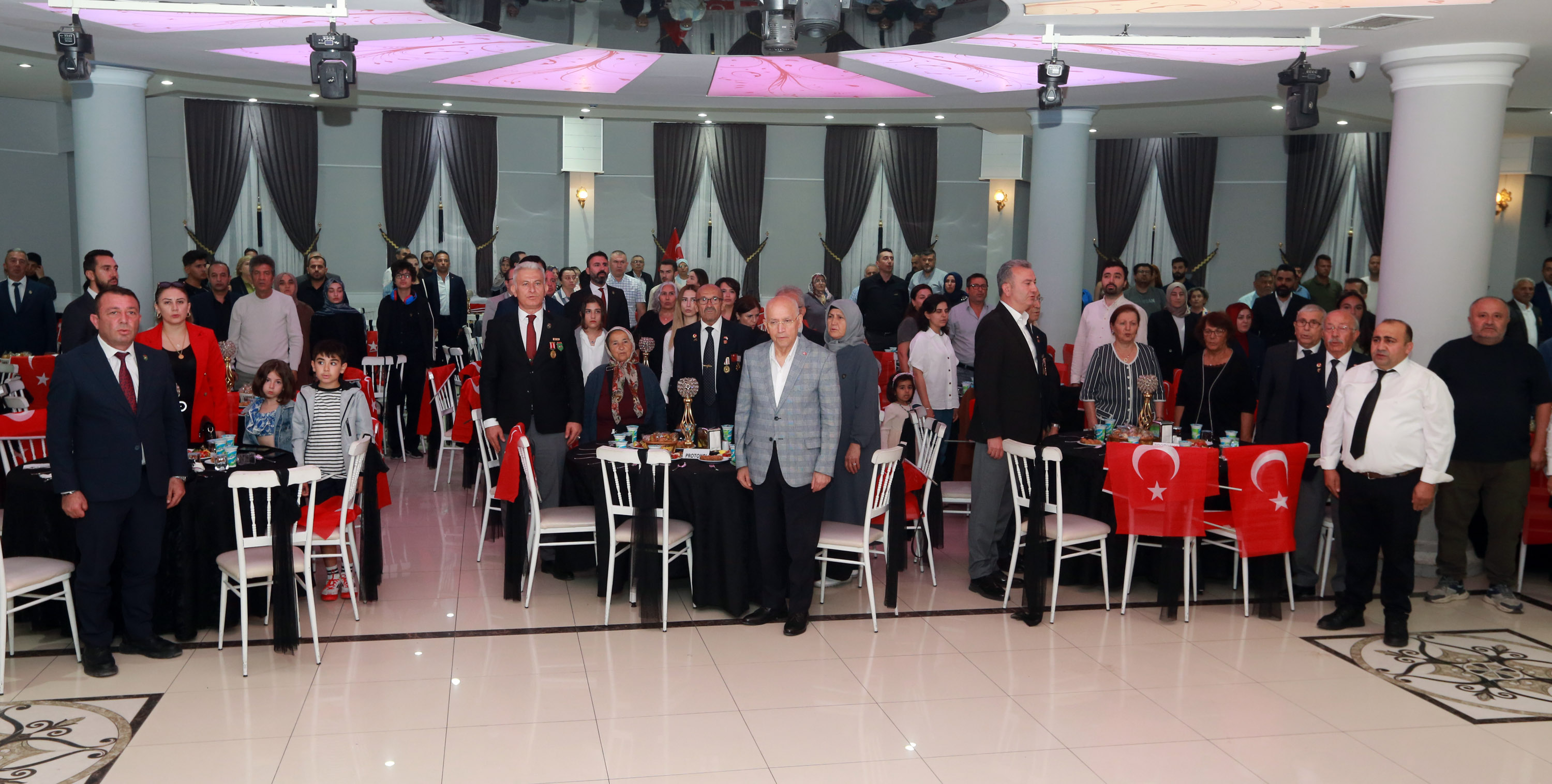 Başkan Fethi Yaşar Yenimahalleli Gazilerle Buluştu (4)