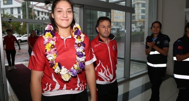 Büşra Işıldar (1)-2