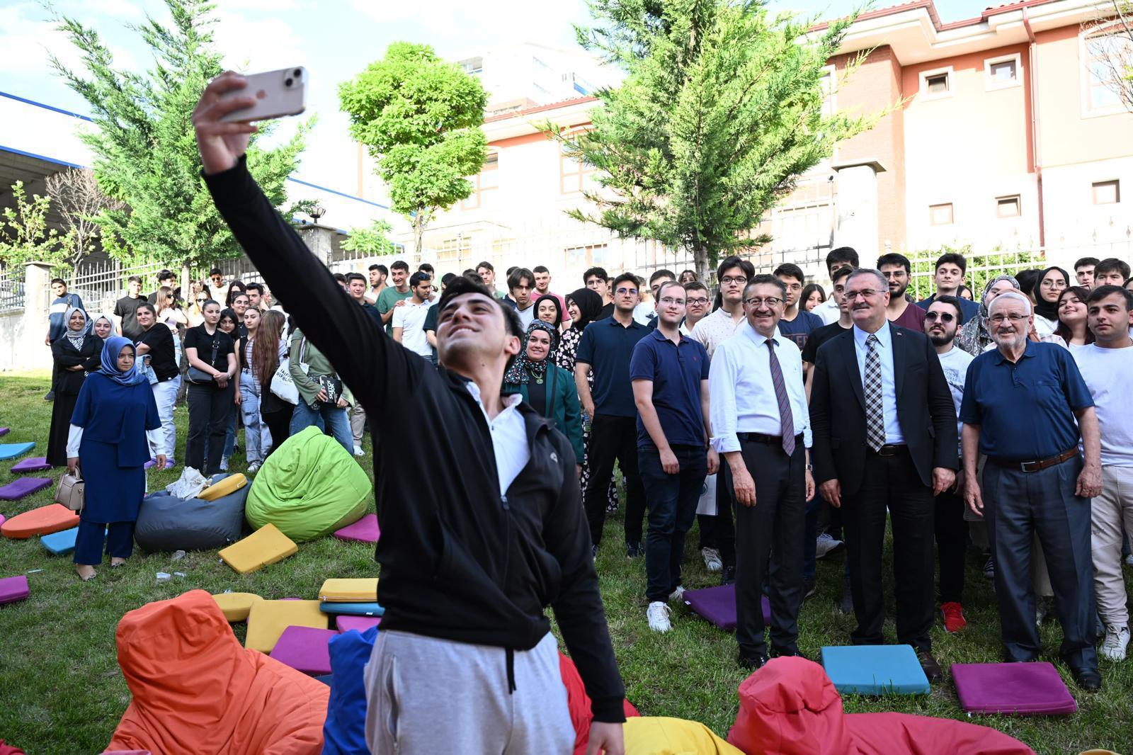 Haydi̇ Gençler, Gençli̇k Merkezleri̇ne! (6)