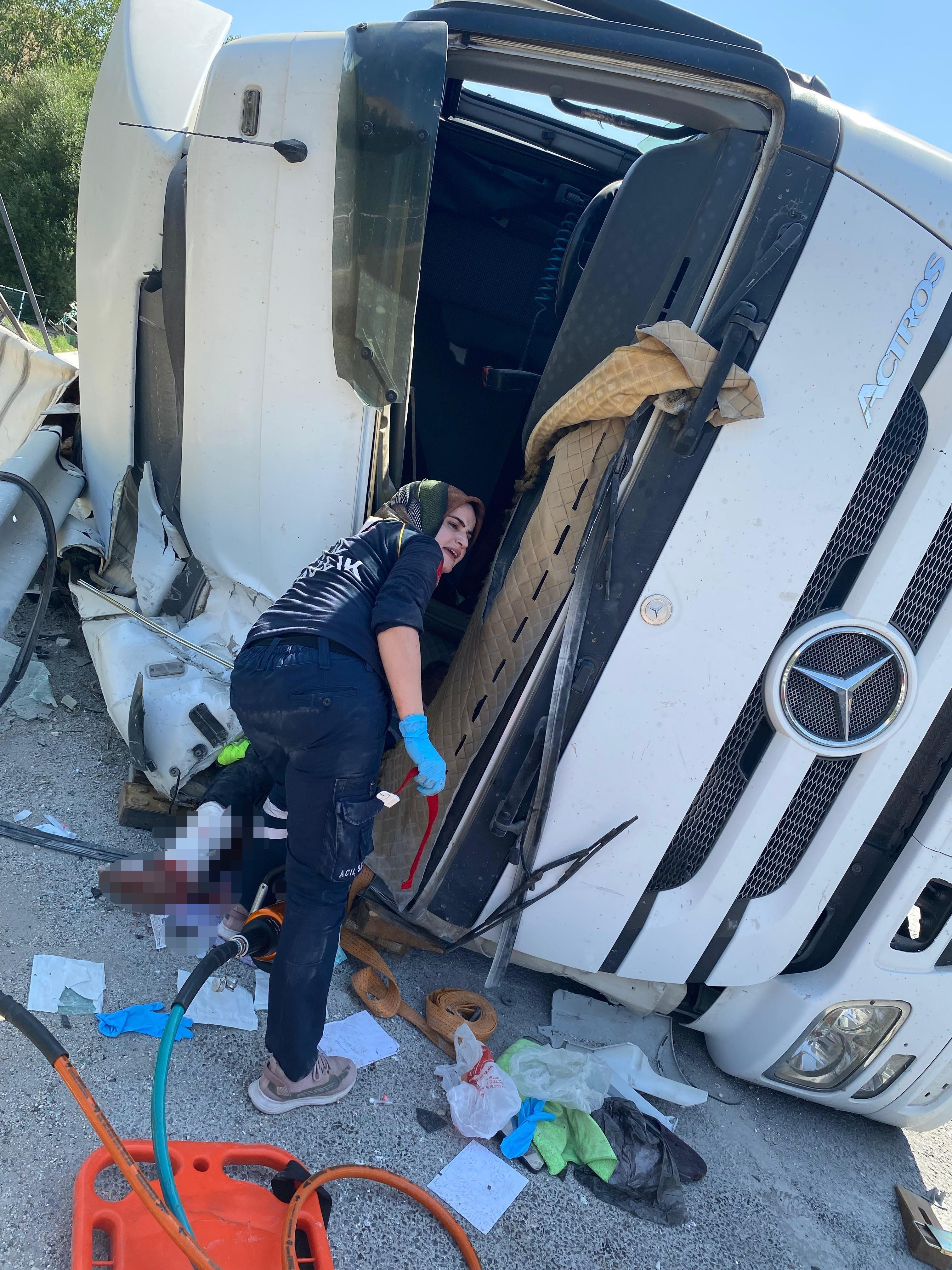 Malatya Darende'de Tır Devrildi (2)