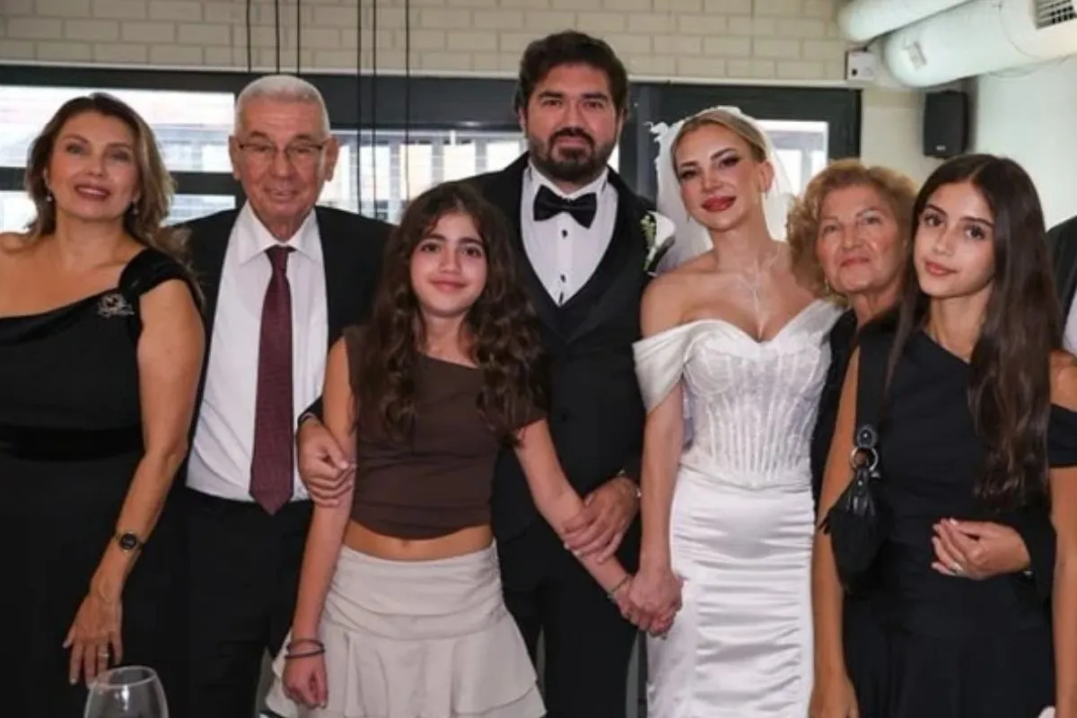 Rasim Ozan Kütahyalı Eşi Pınar Ayaz