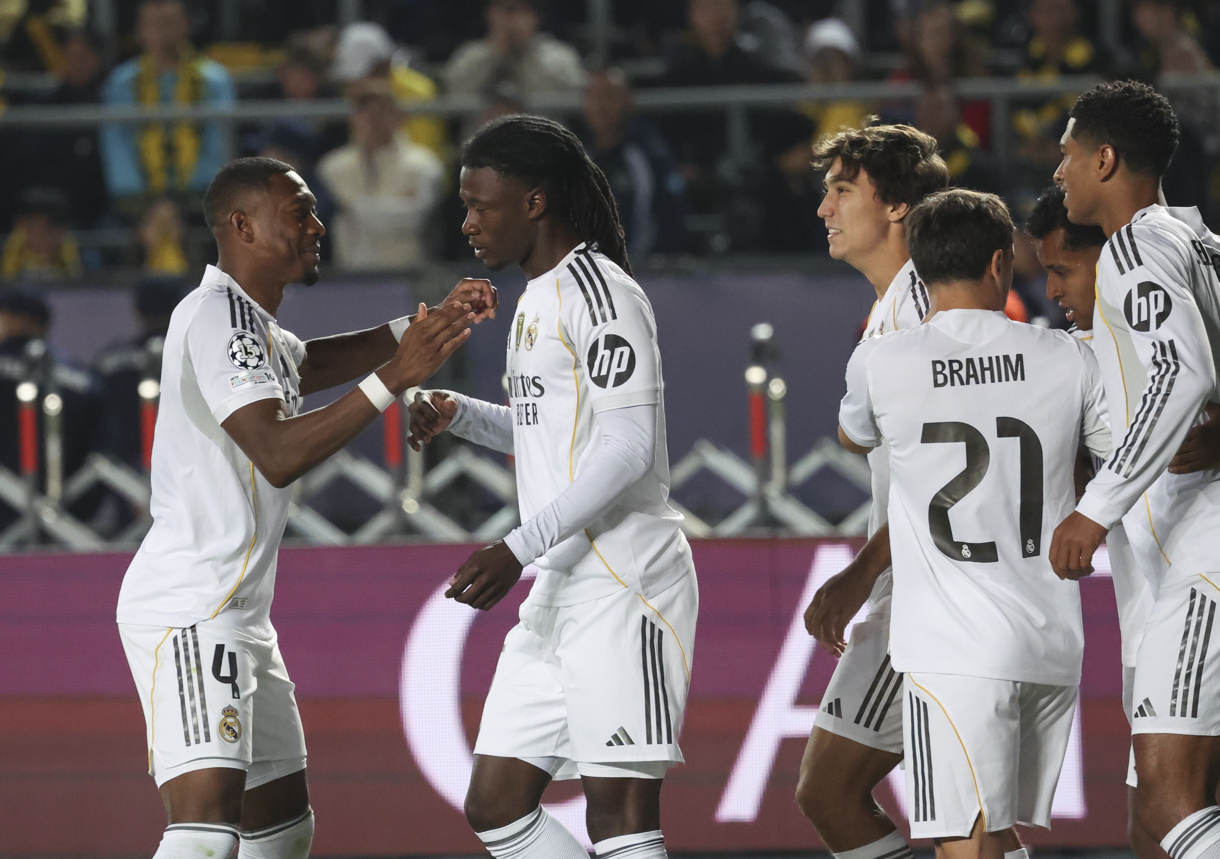 Real Madrid farklı kazandı