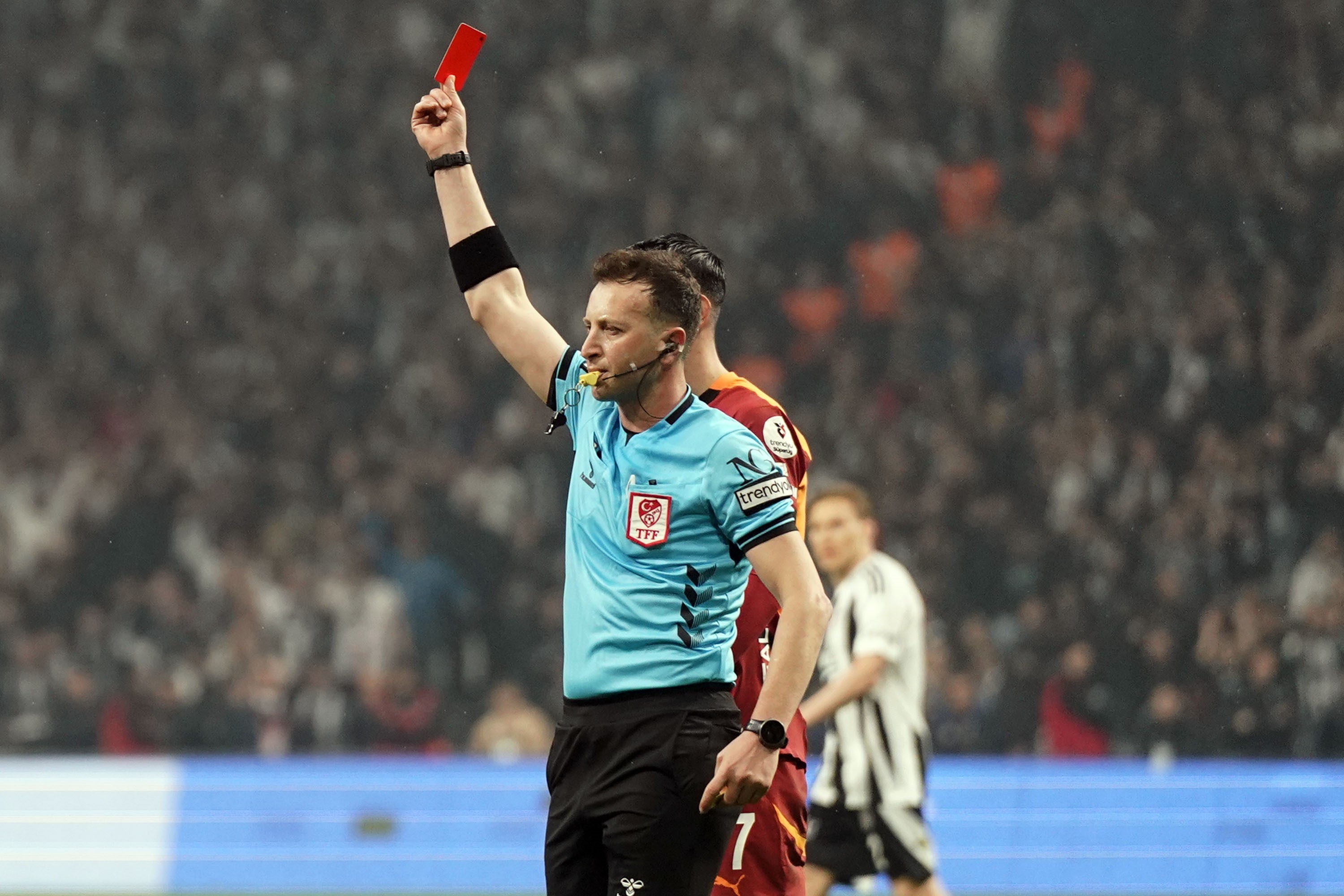 Yasin Kol derbi kırmızı kart