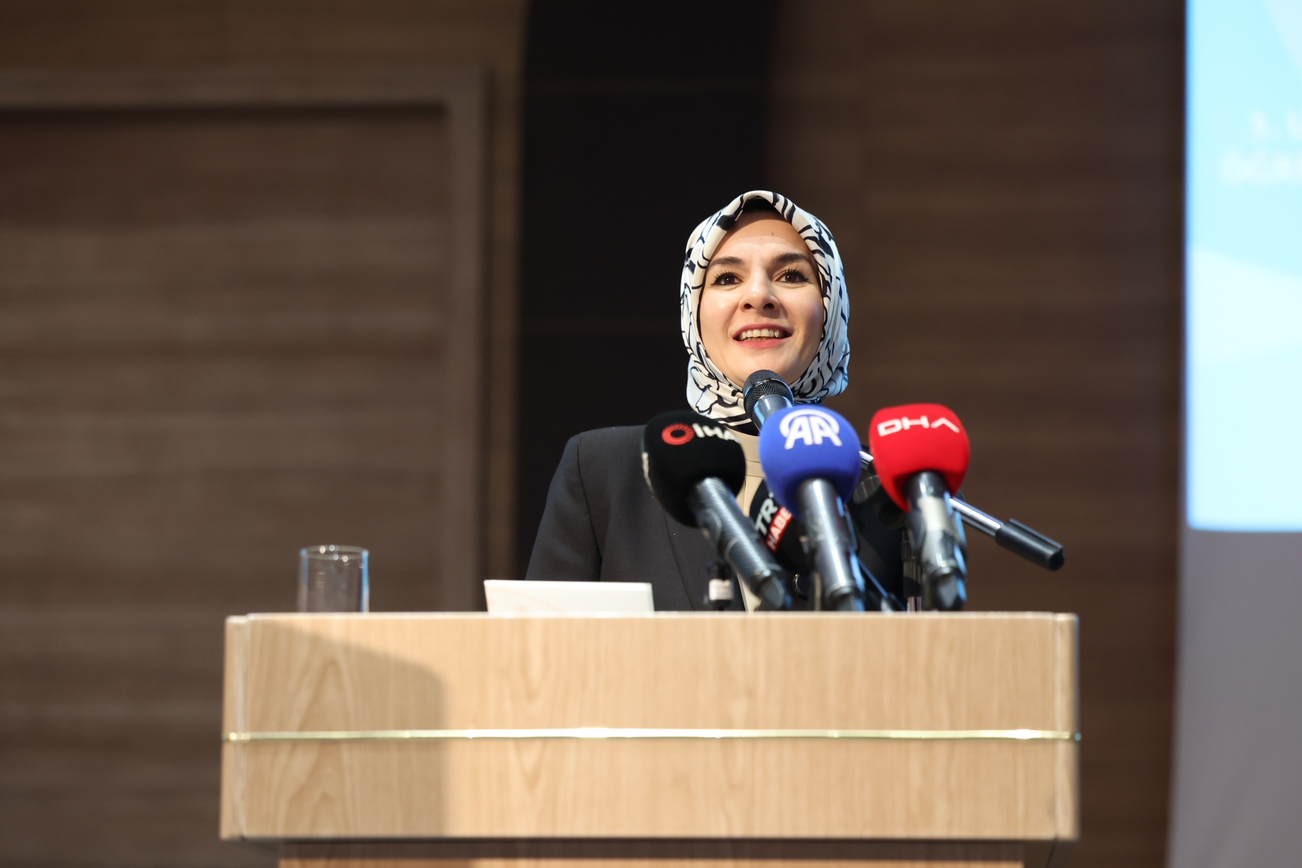 Aile ve Sosyal Hizmetler Bakanı Mahinur Özdemir Göktaş