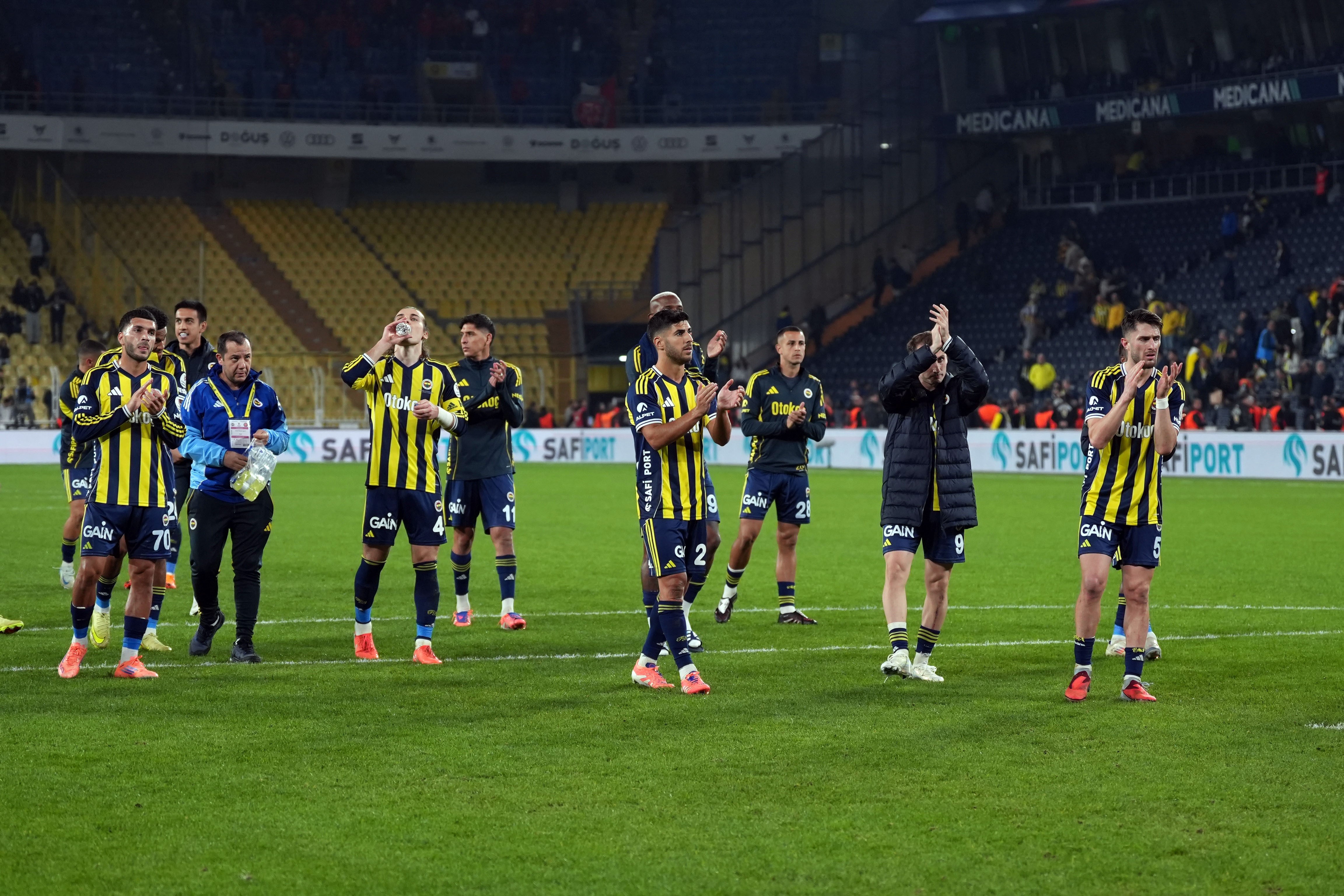 Fenerbahçe evinde kazanmaya devam ediyor